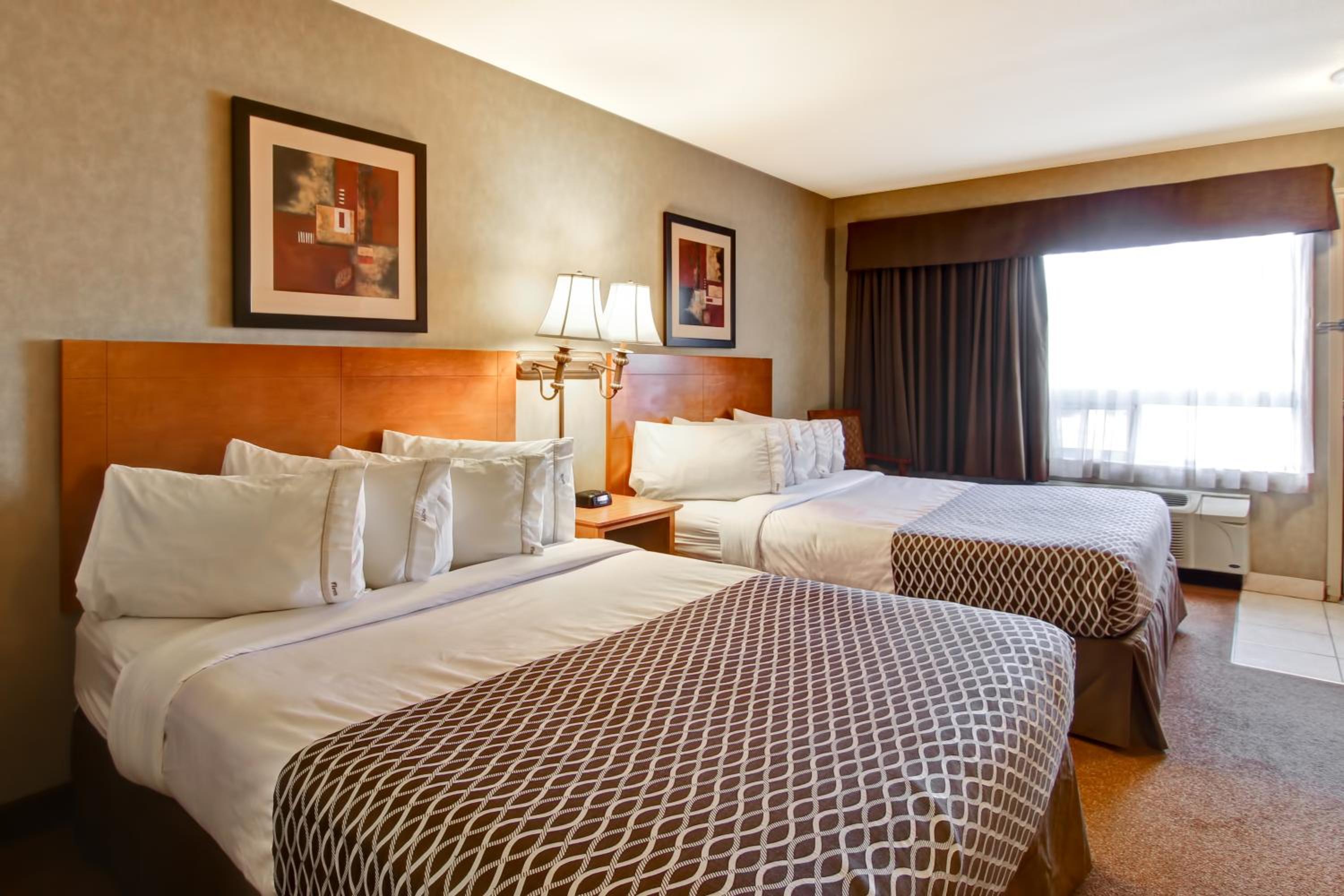 Queen Room with Two Beds /Main Floor - Non-Smoking - Photo 1