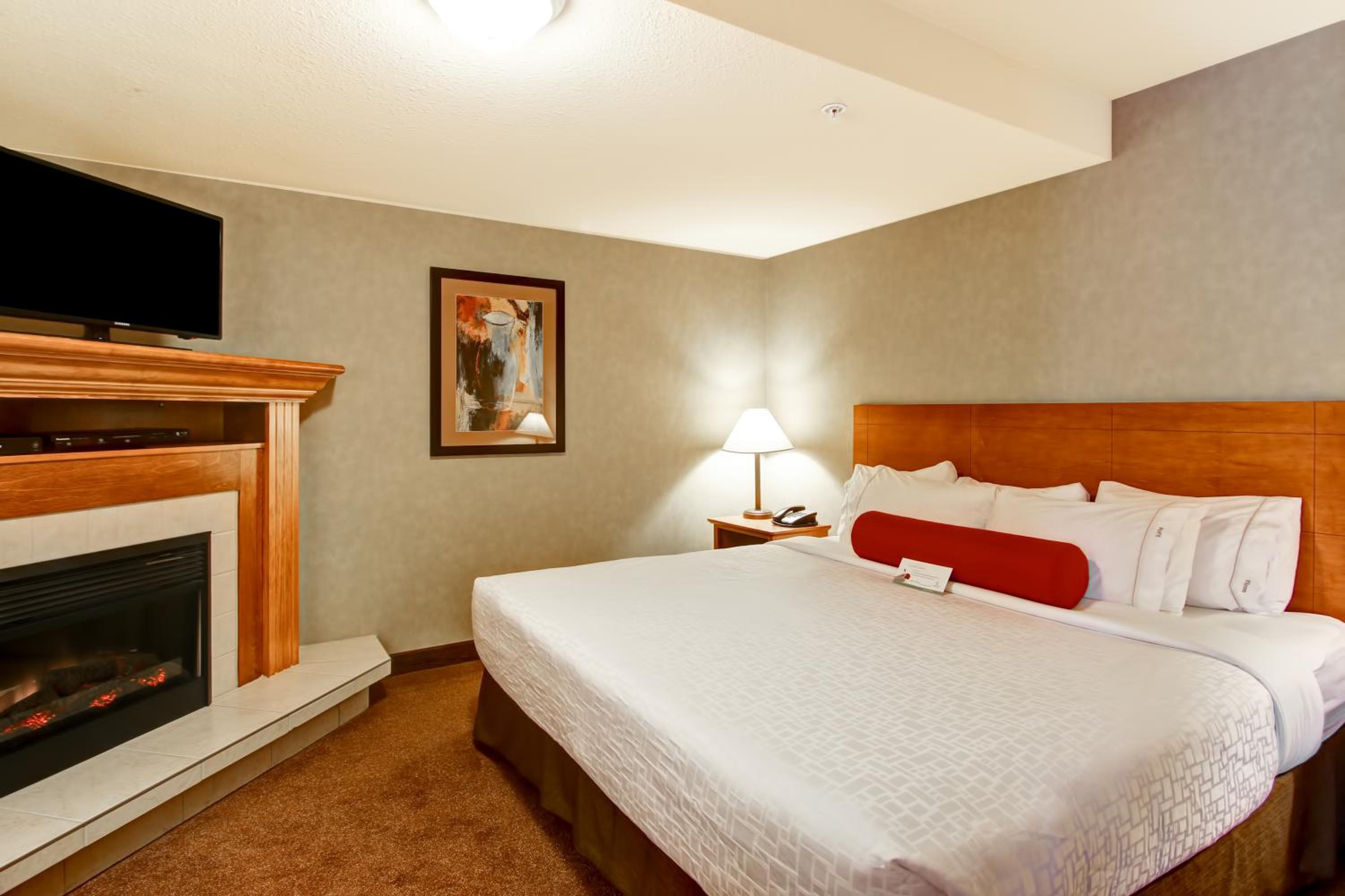 Deluxe King Suite - Non-Smoking - Photo 4