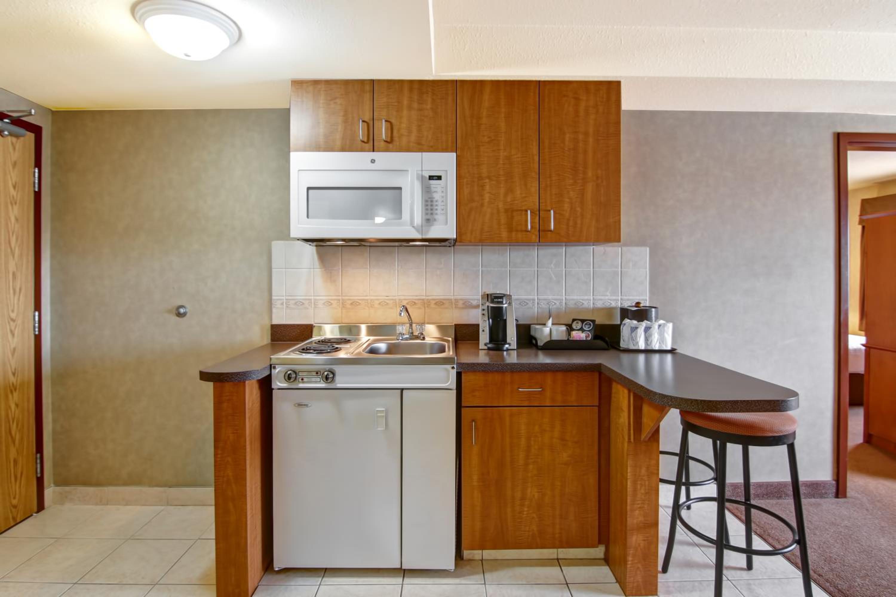 Superior King Suite - Non-Smoking - Photo 3