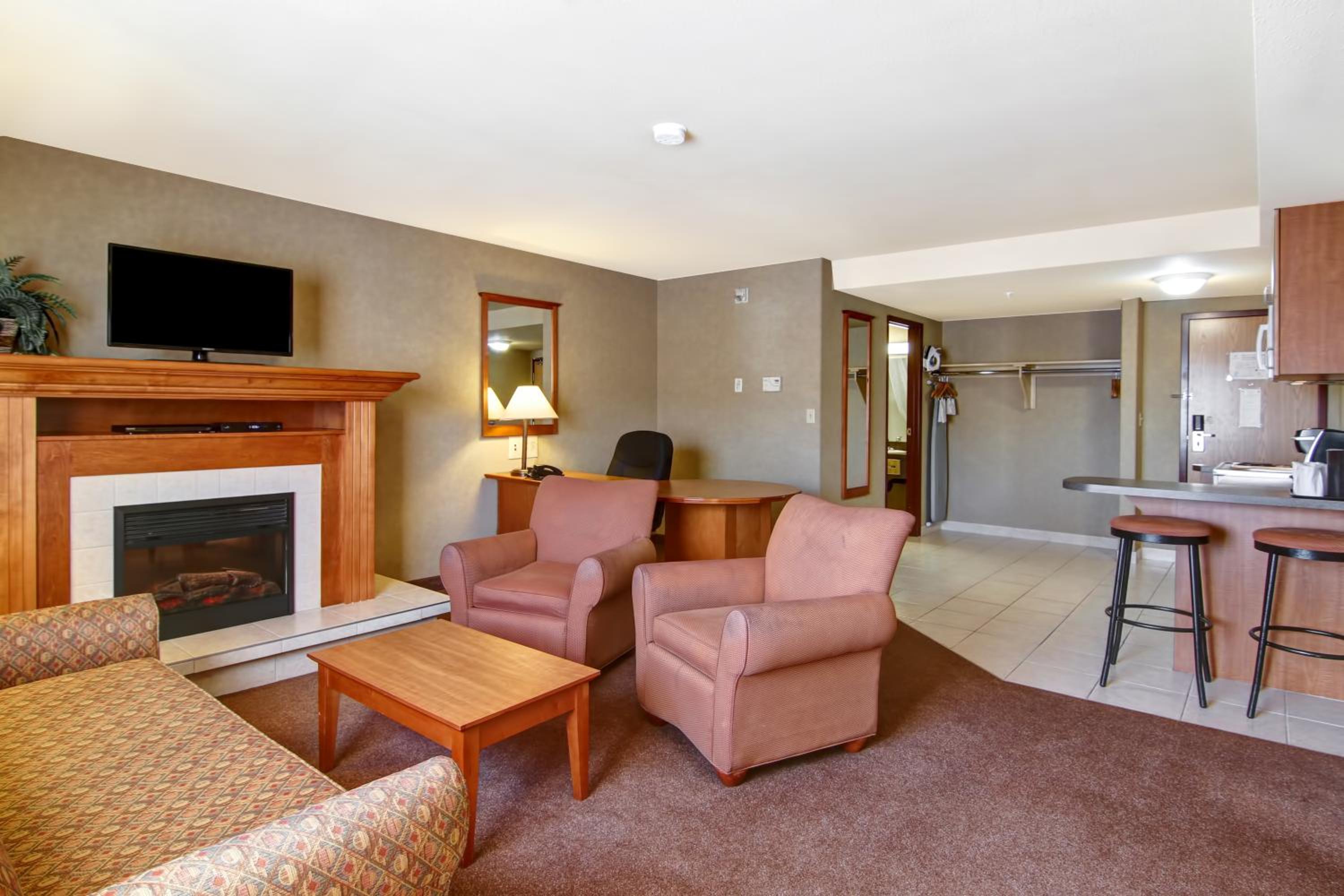 Superior King Suite - Non-Smoking - Photo 4