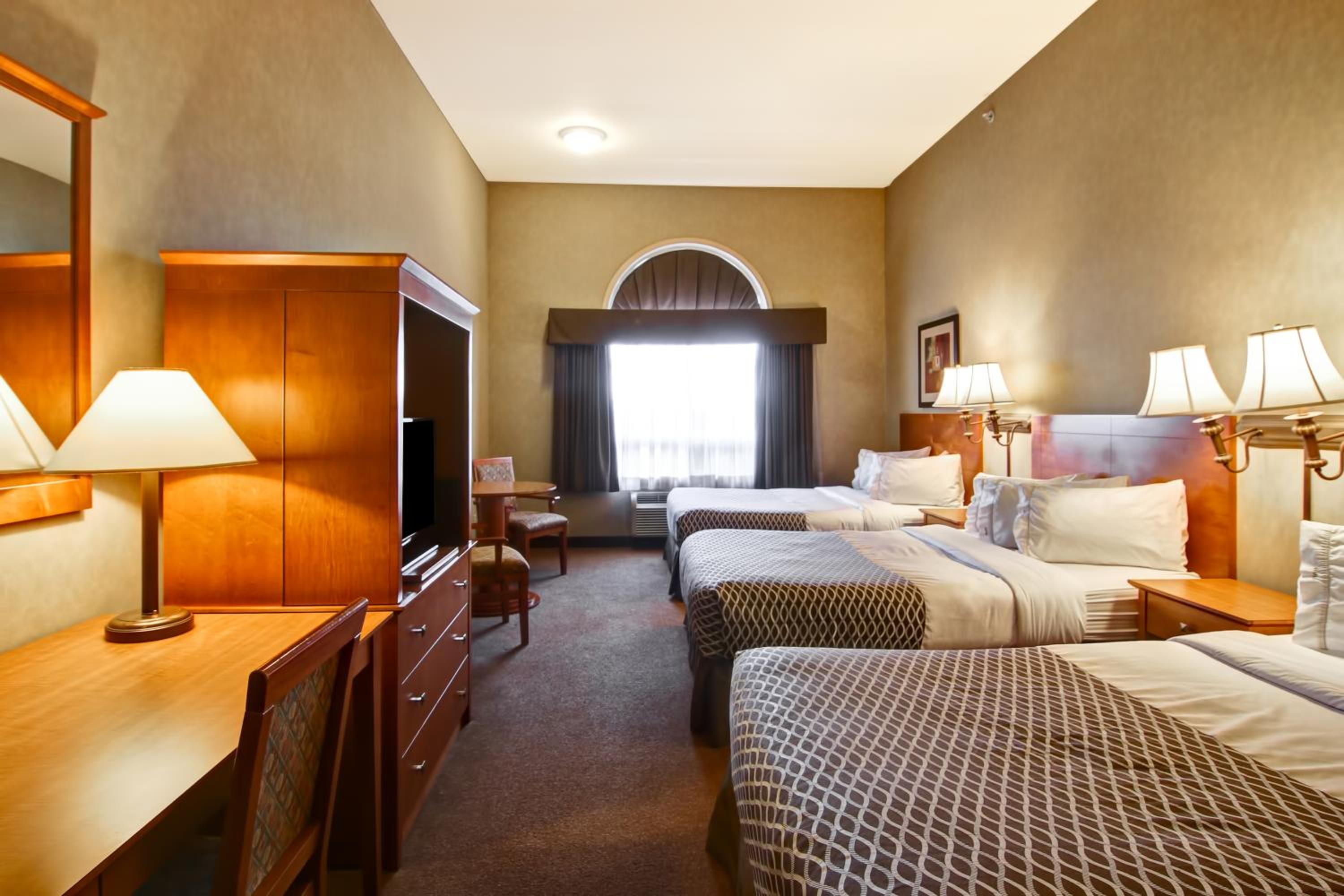 Double Room with Three Double Beds - Non-Smoking - Photo 4