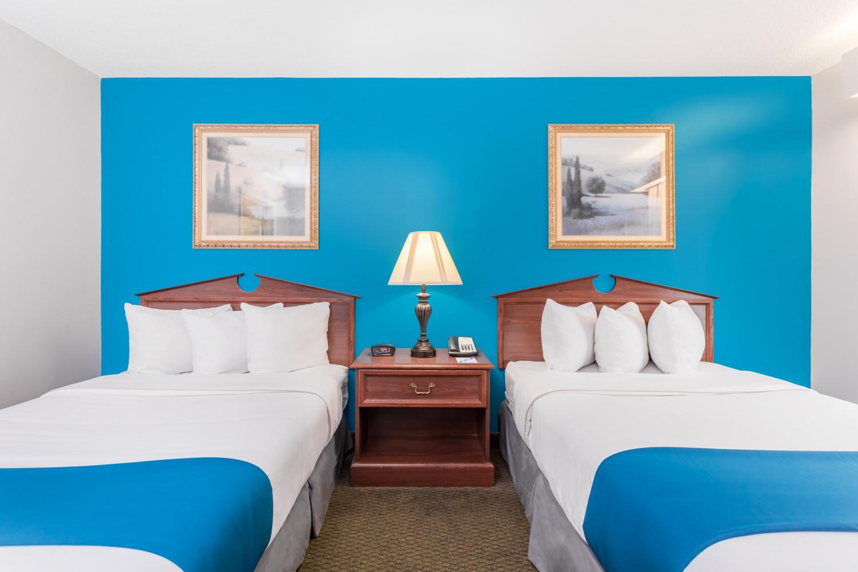 Deluxe Double Room with Two Double Beds - Disability Access - Non-Smoking - Photo 3