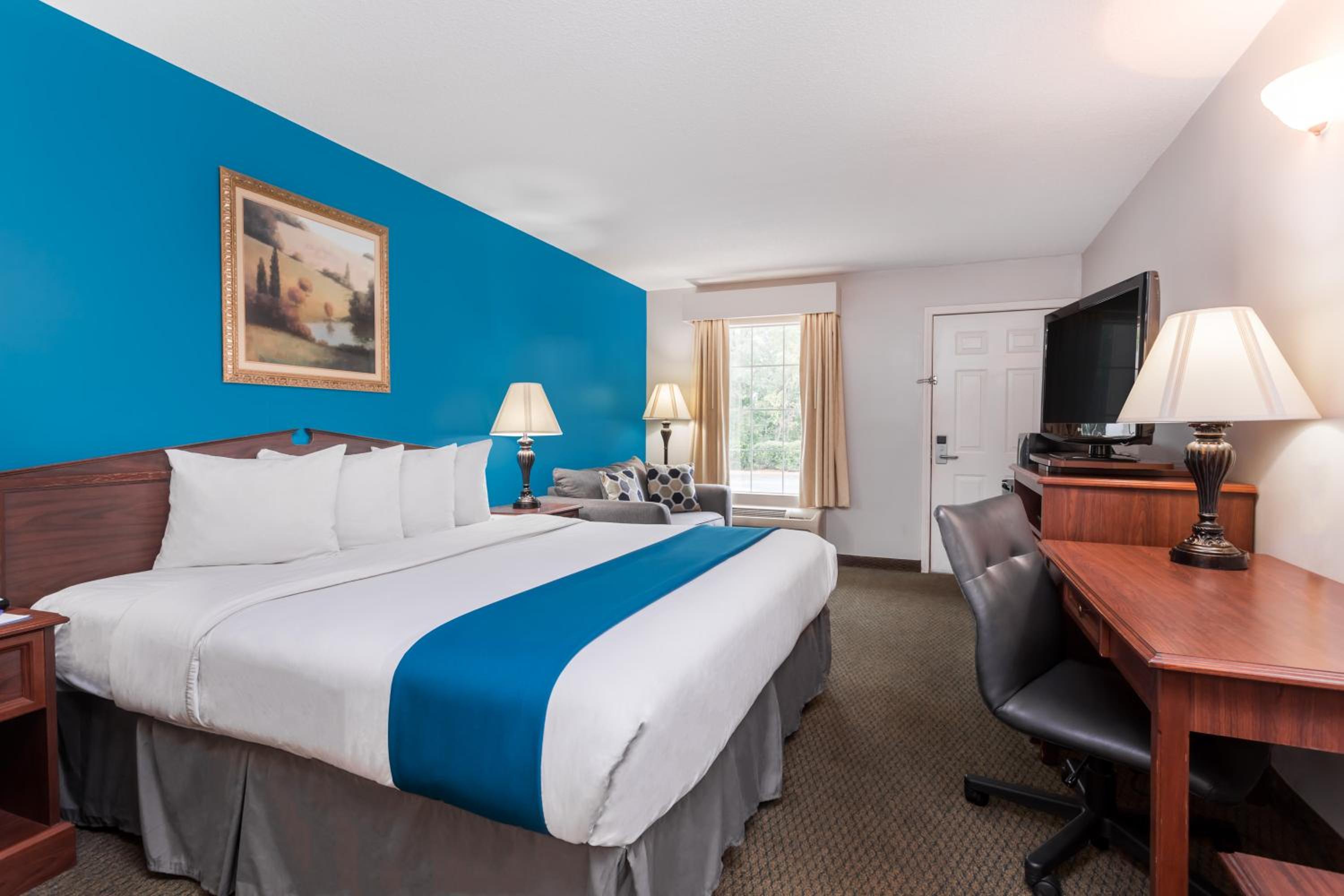 King Room - Non-Smoking - Photo 1