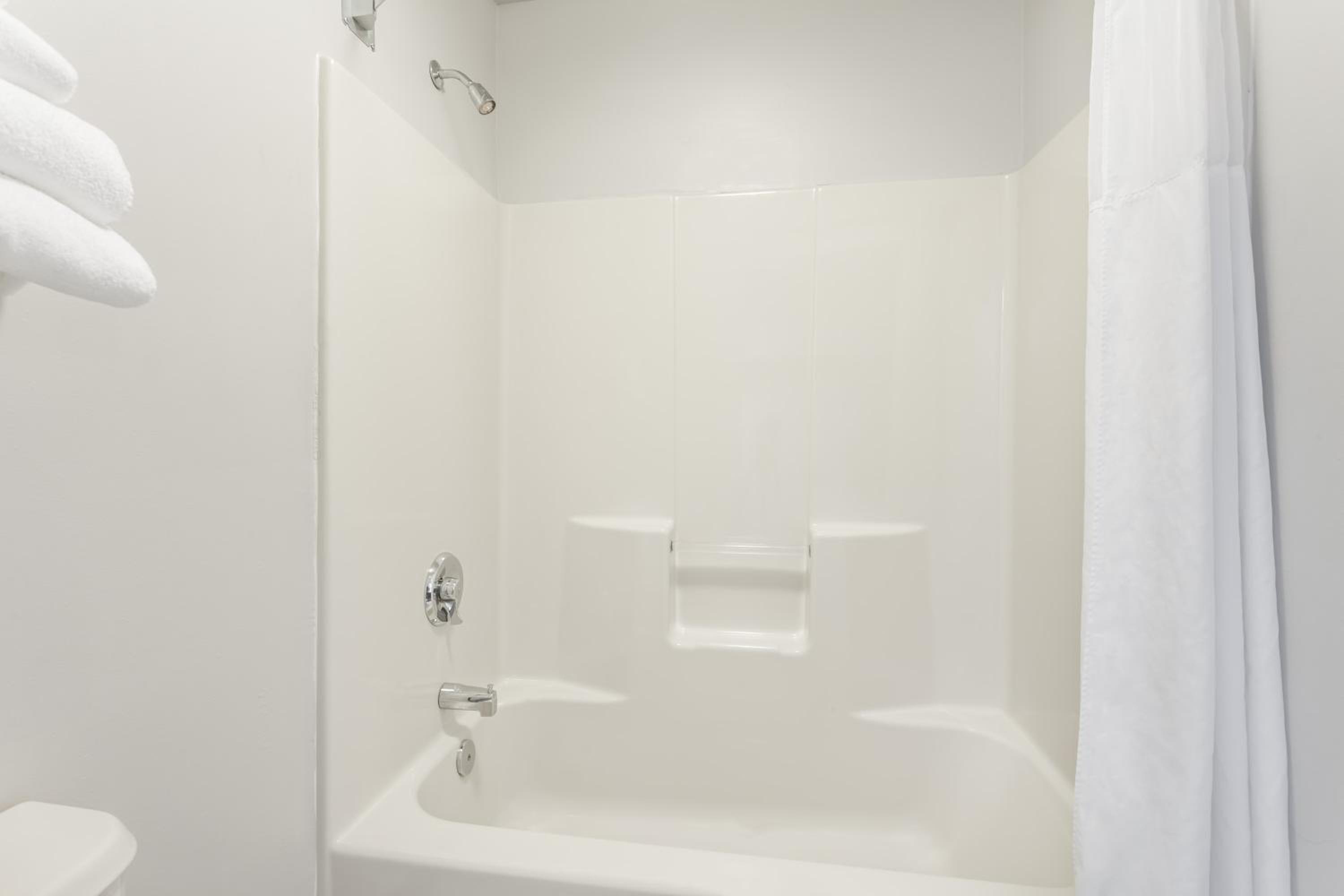 King Room - Non-Smoking - Photo 2