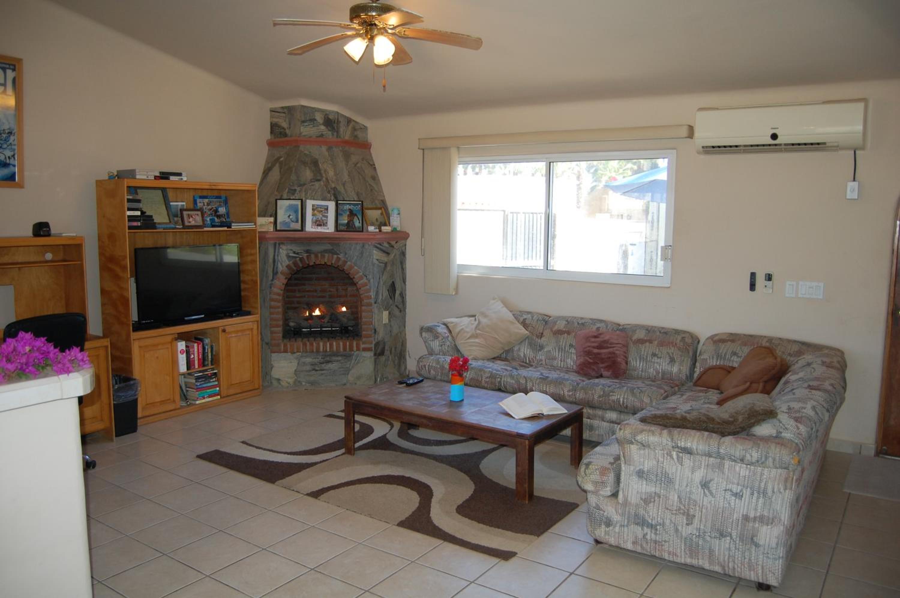 Seven-Bedroom House photo 1