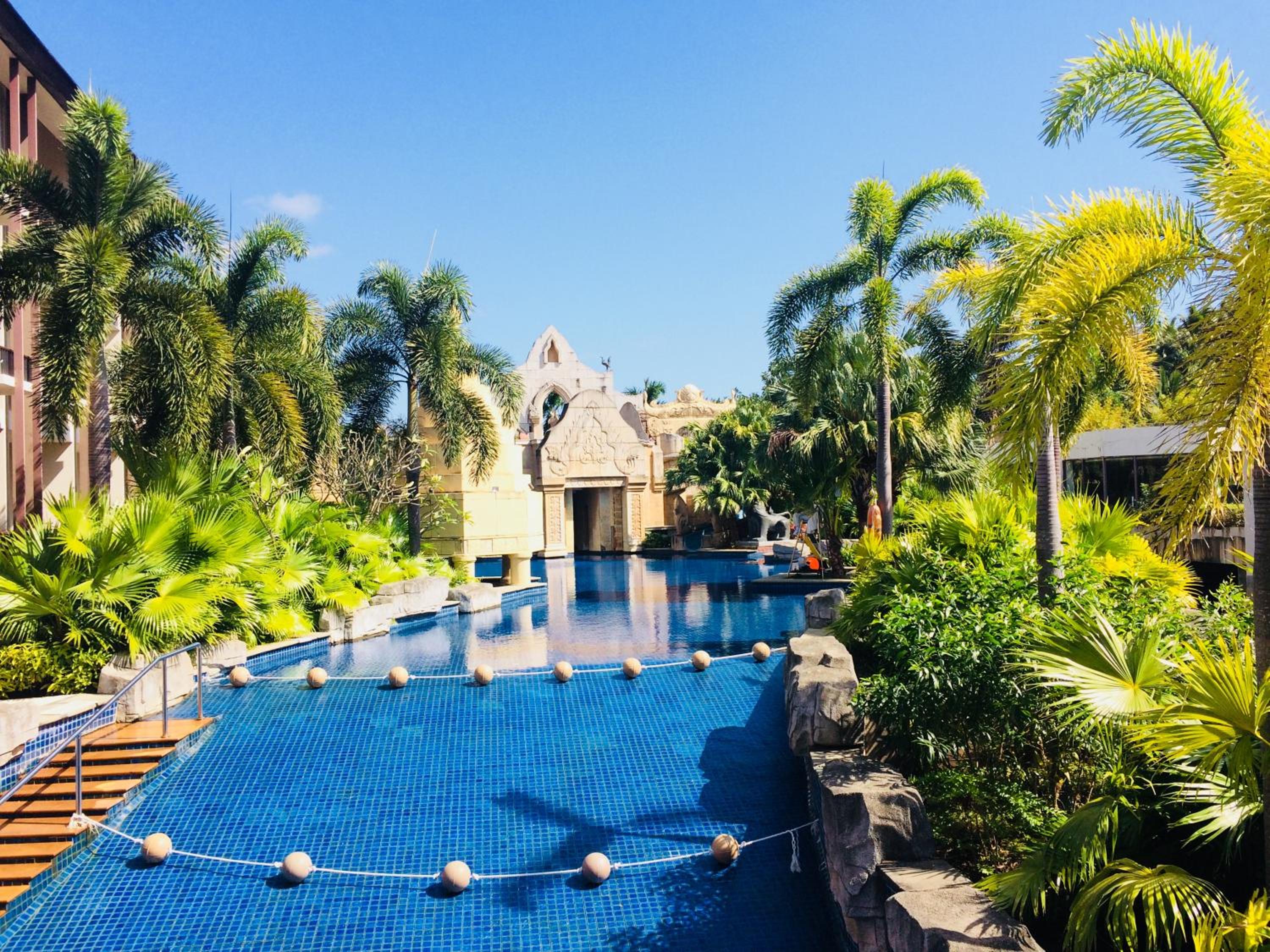 Deluxe King Room with Pool View