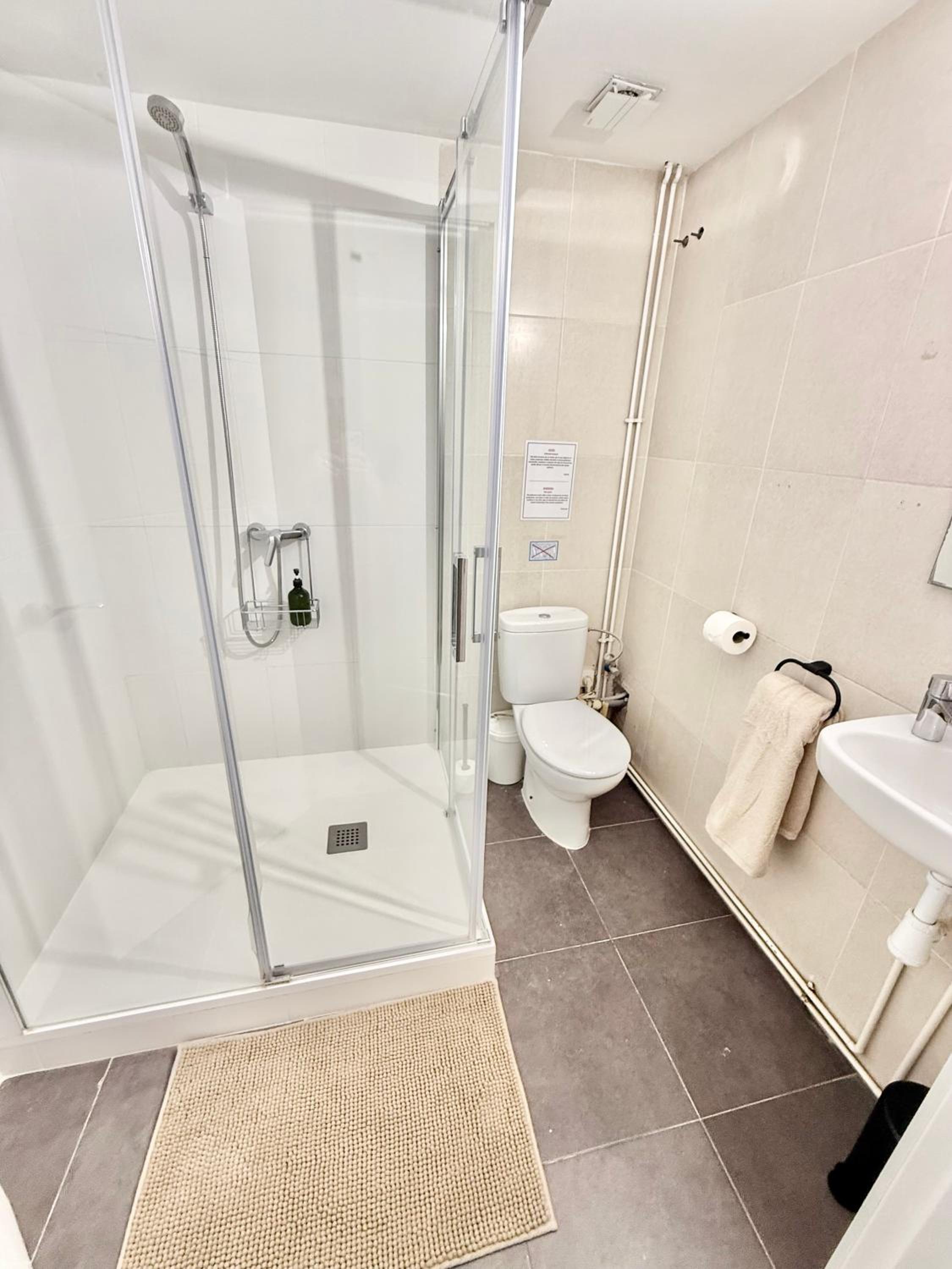 Double Room with Private Bathroom photo 2