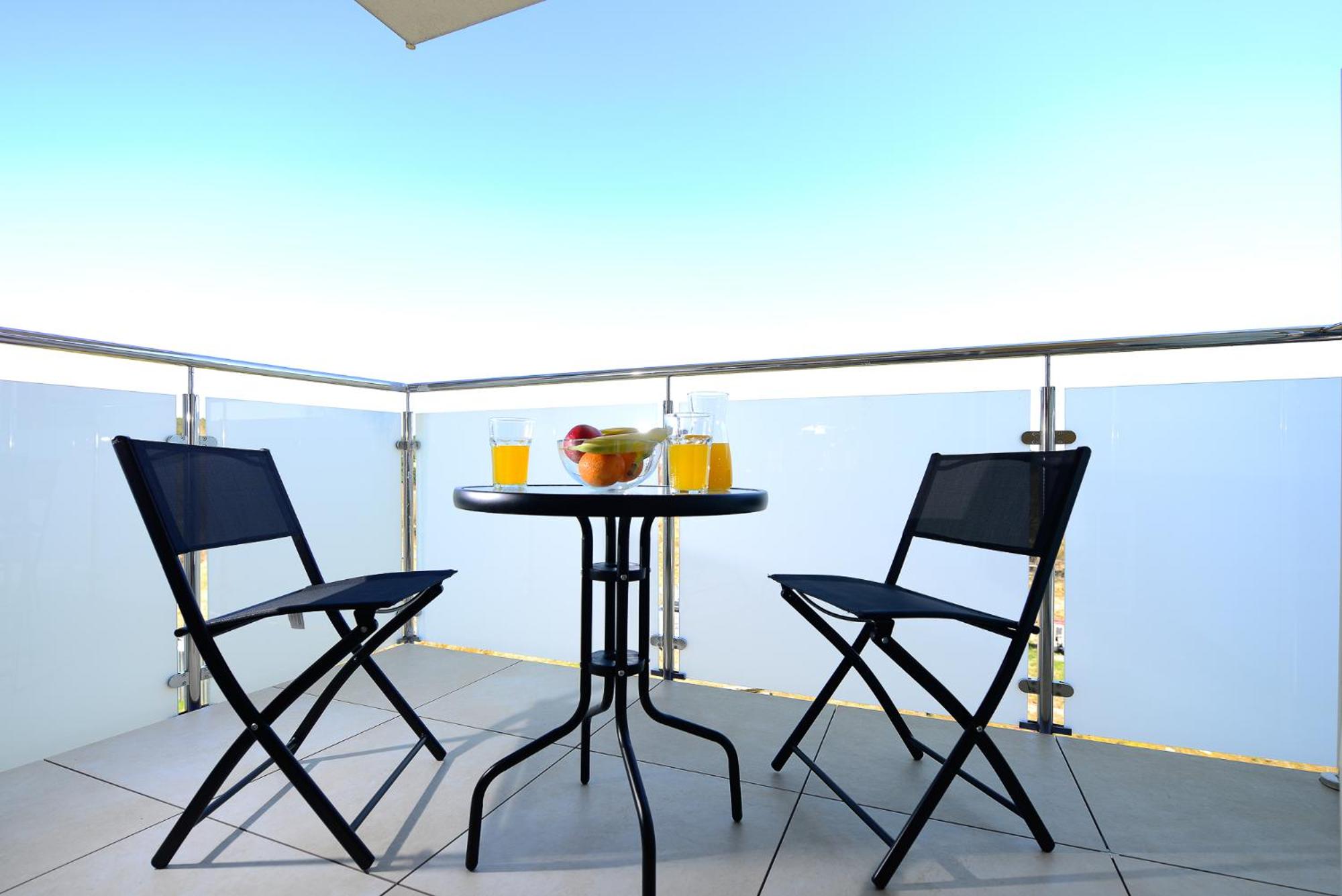 One-Bedroom Apartment with Balcony photo 2