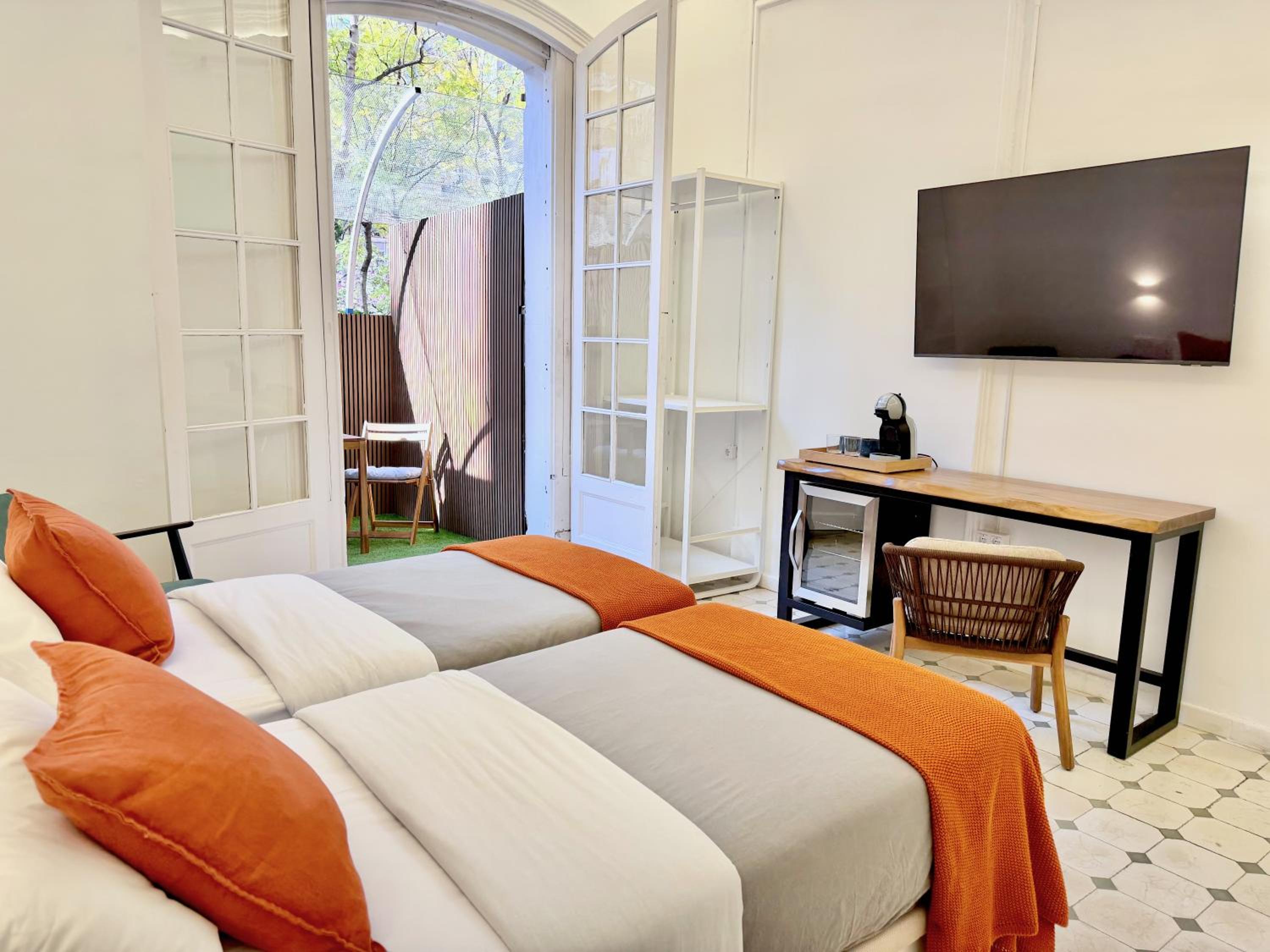 Queen Room with Balcony photo 3