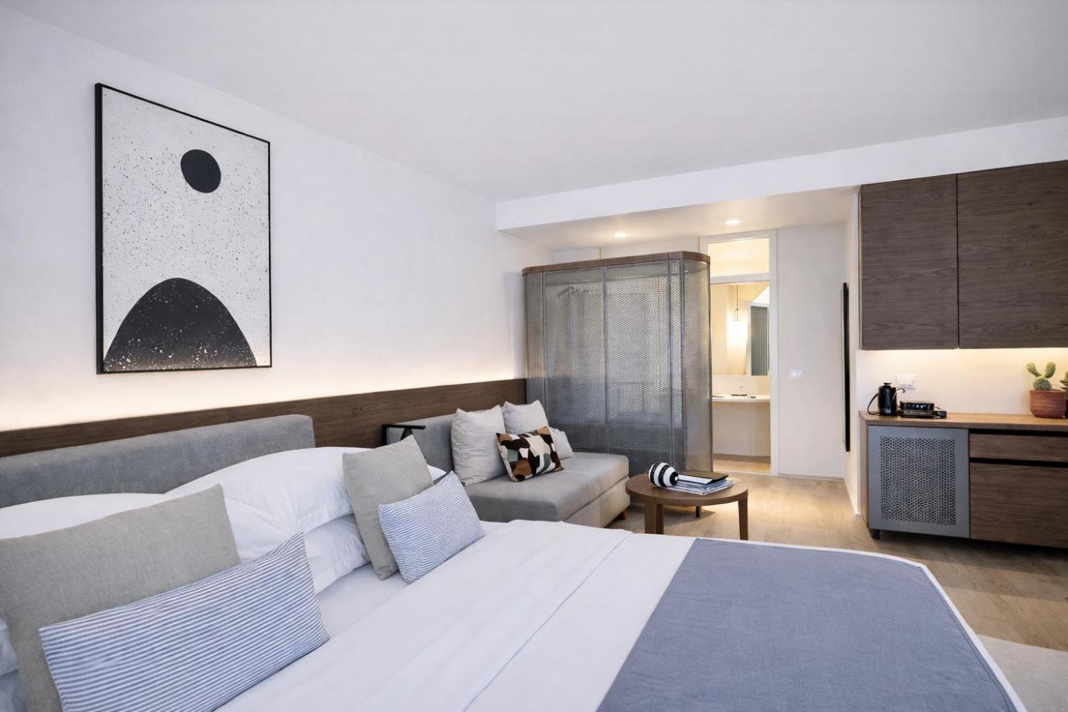 Double Room with Pool View photo 2