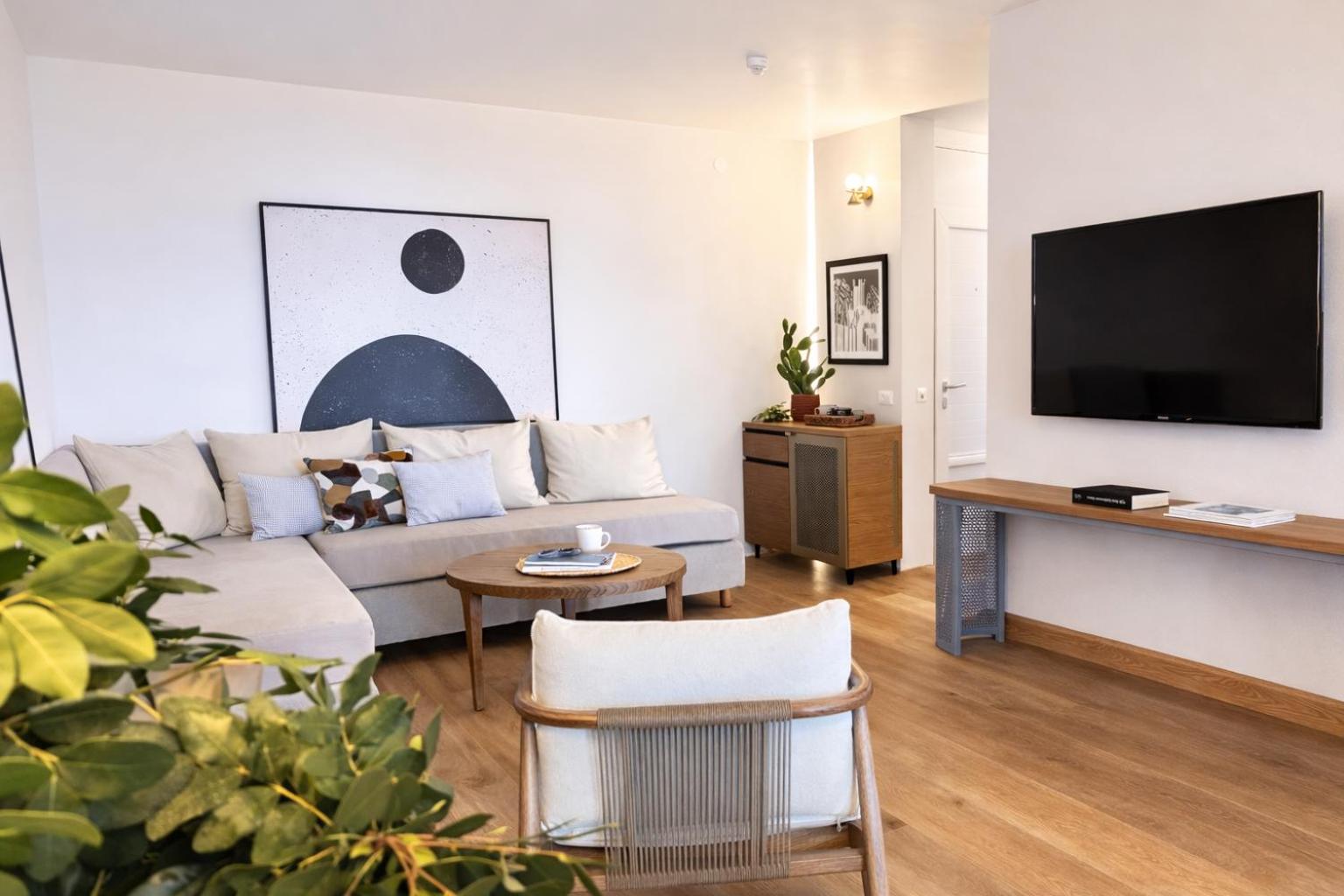 King Suite with Balcony photo 2