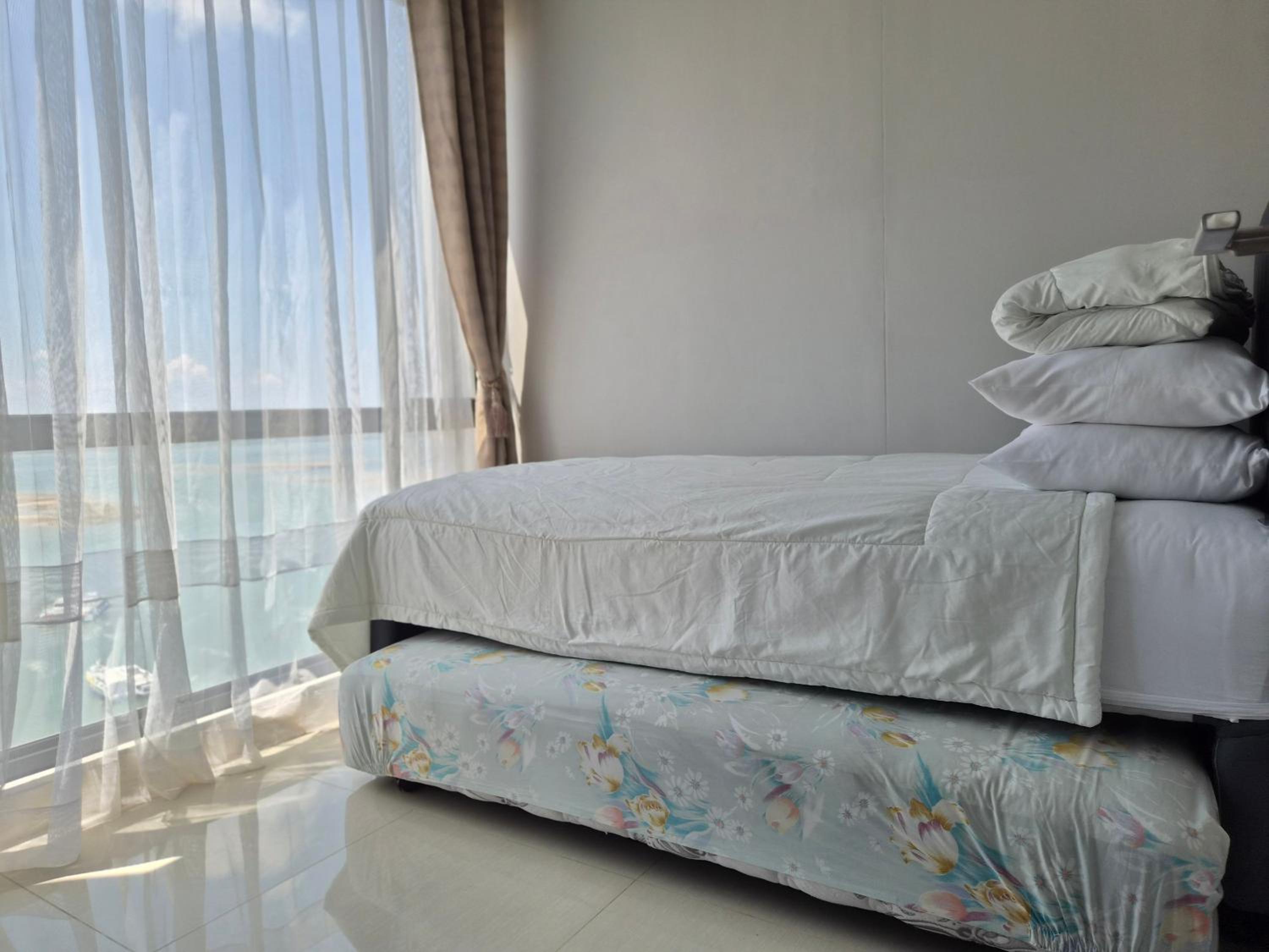Two-Bedroom Apartment with Sea View - Photo 5