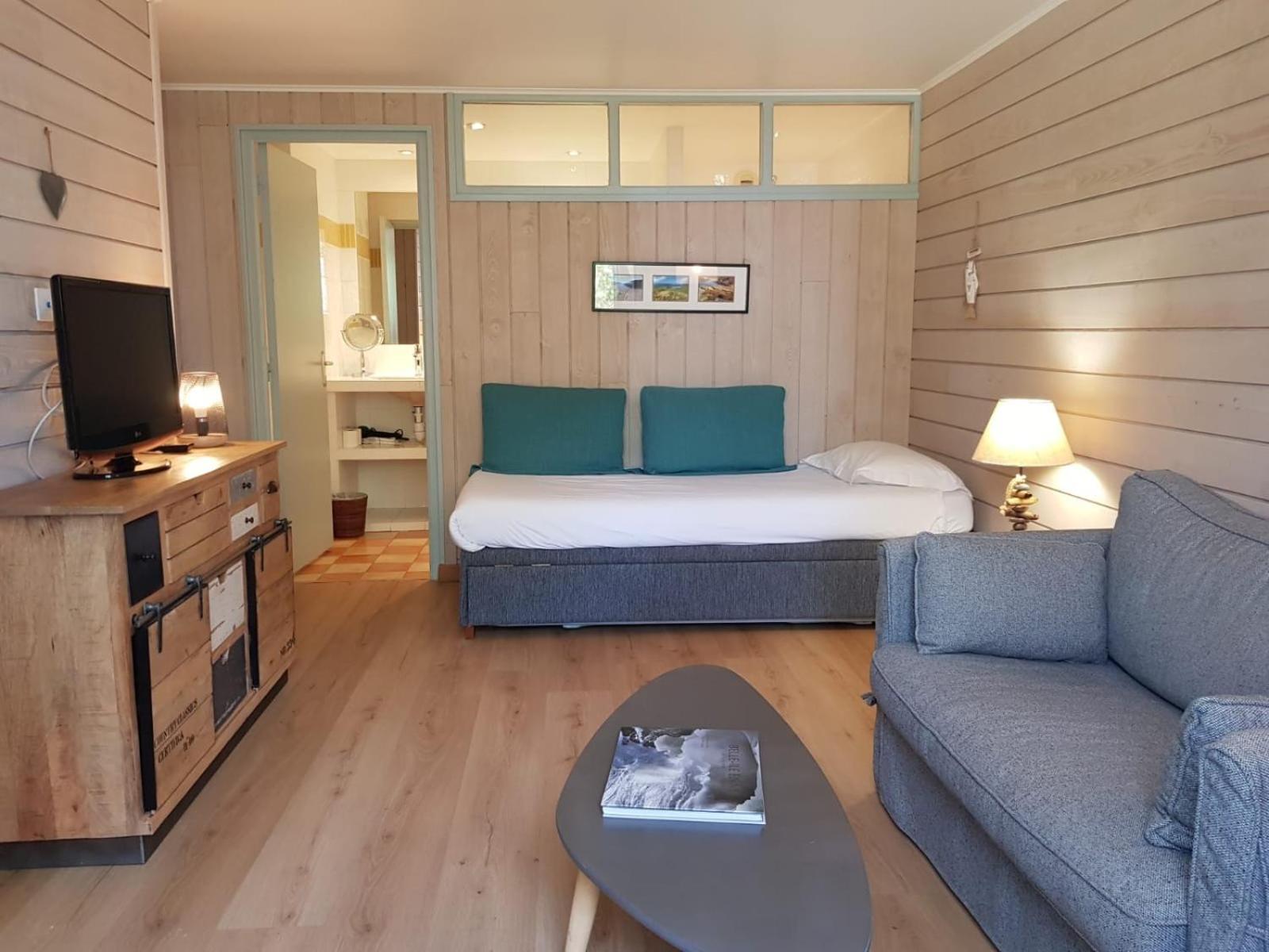 Deluxe Junior Suite photo 3
