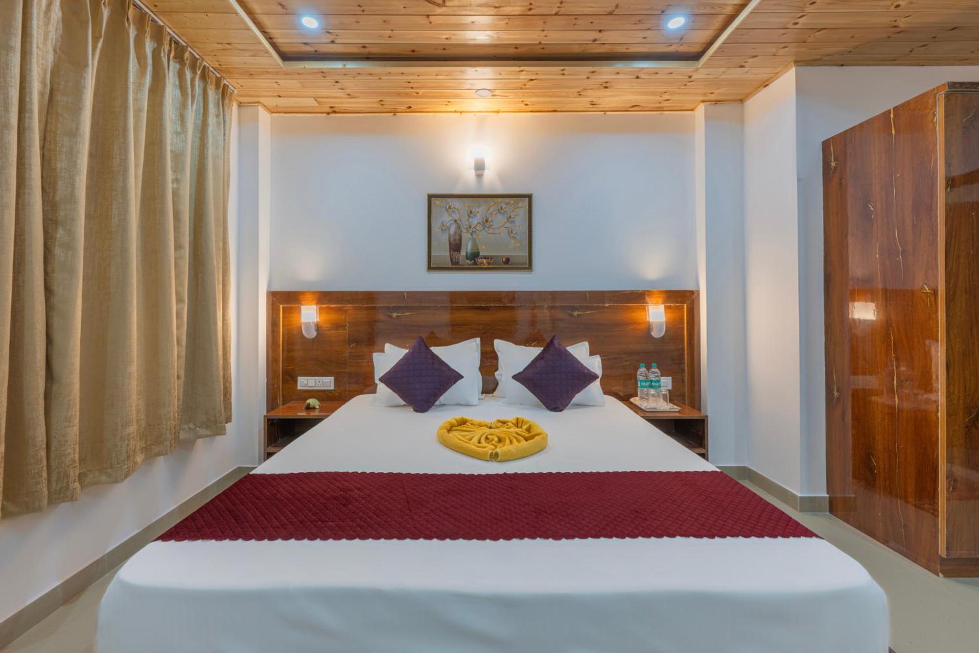 King Suite with Balcony photo 2