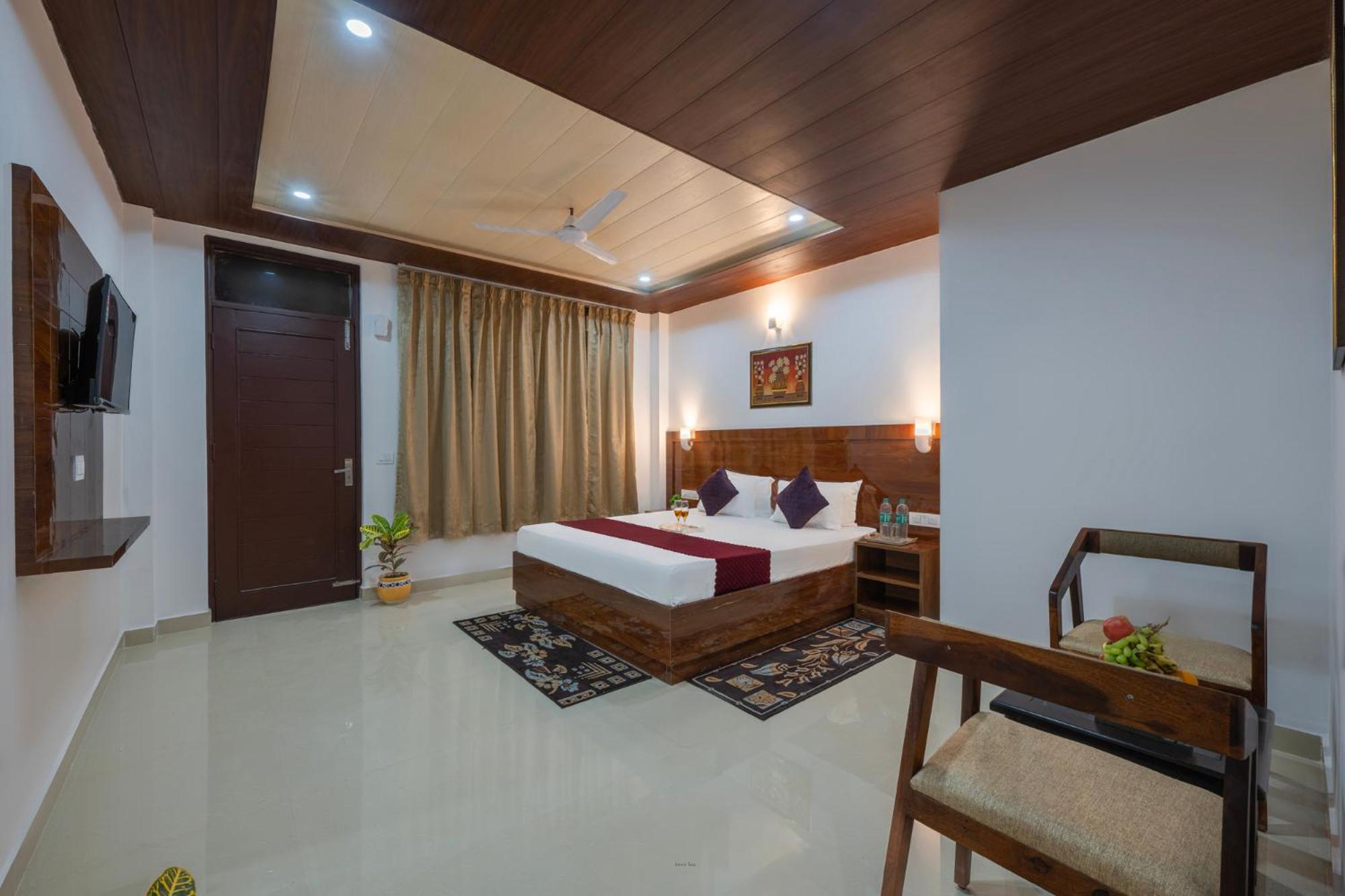 King Suite with Balcony photo 3