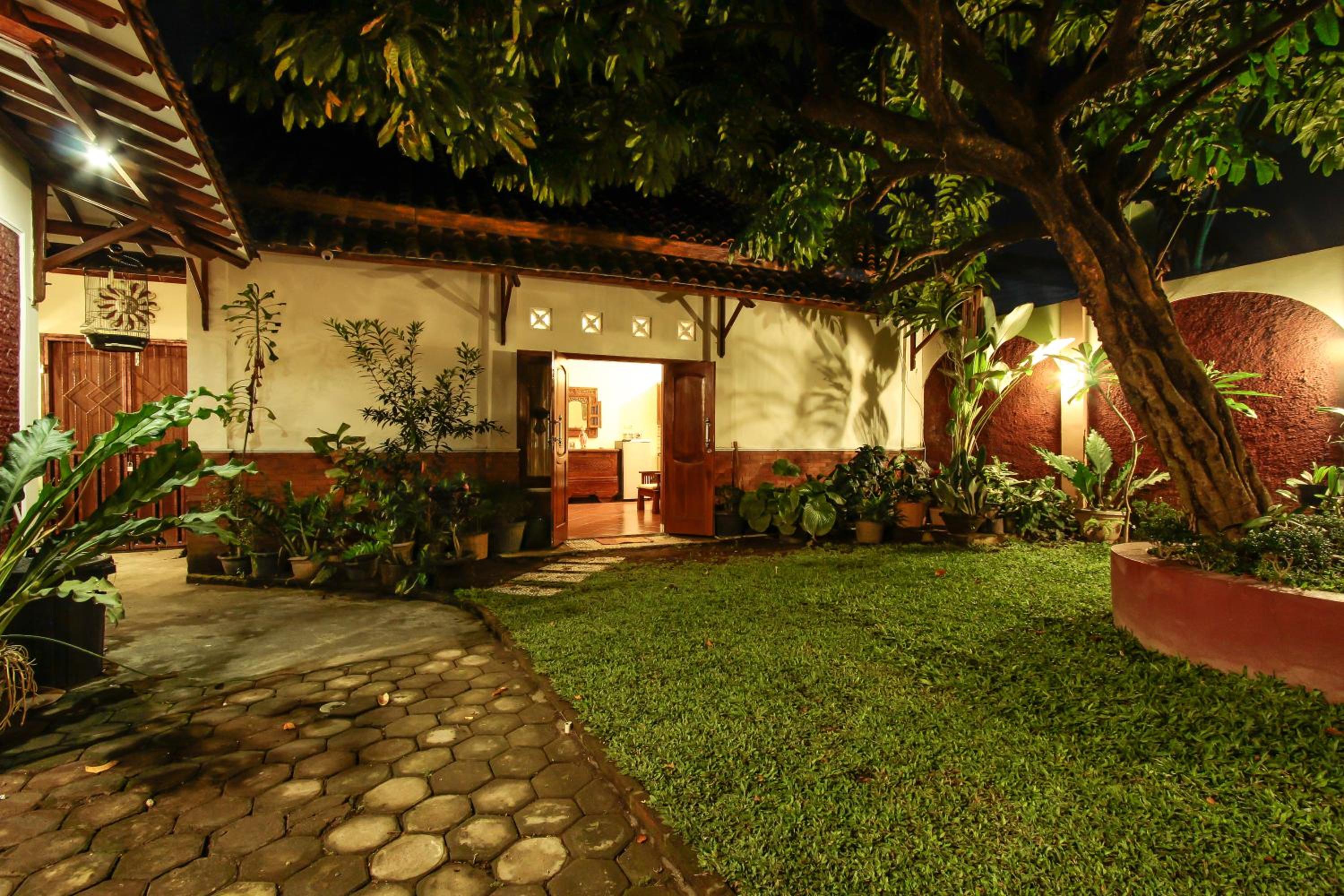 Four-Bedroom House - Photo 10