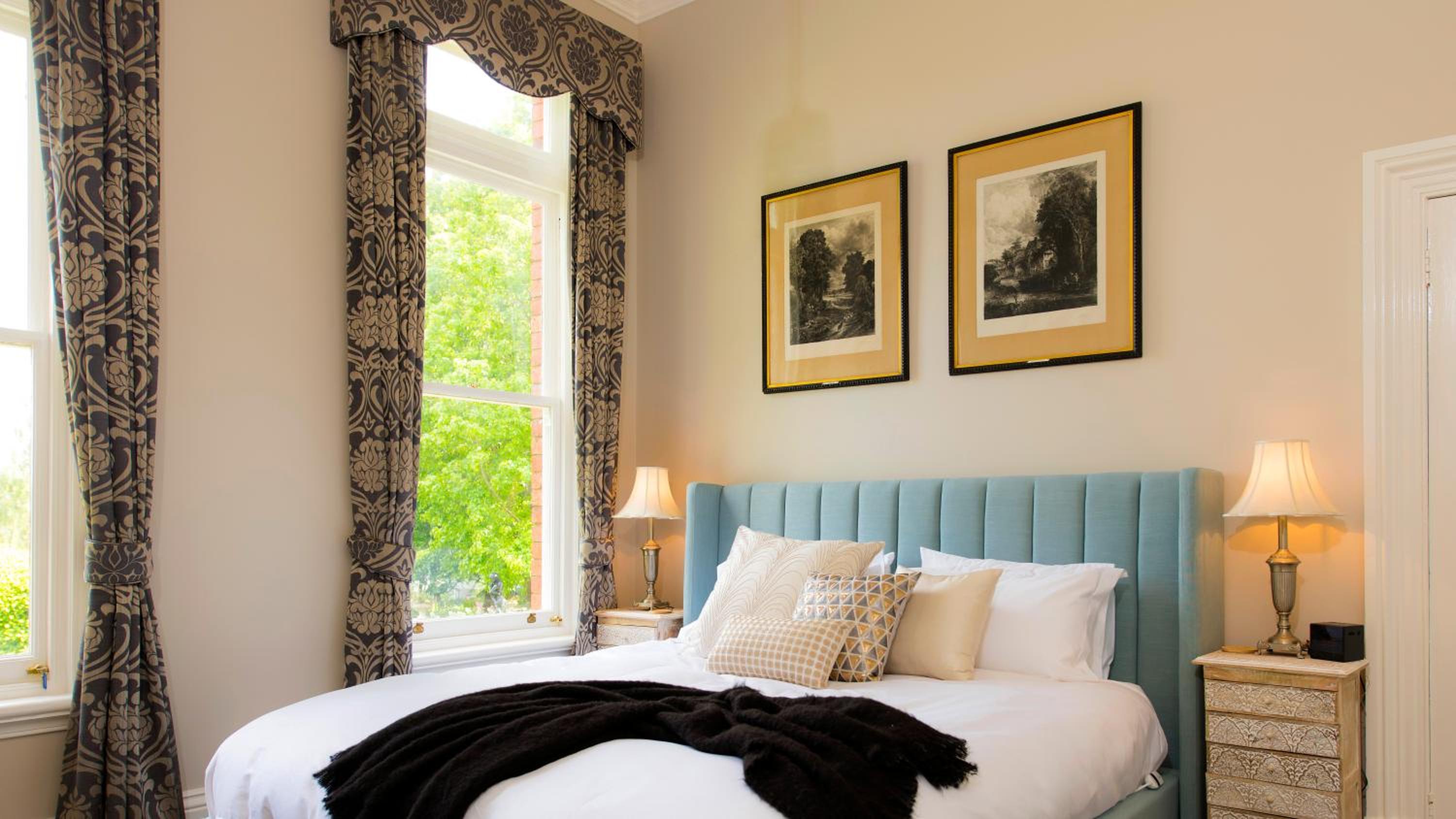 Deluxe King Suite