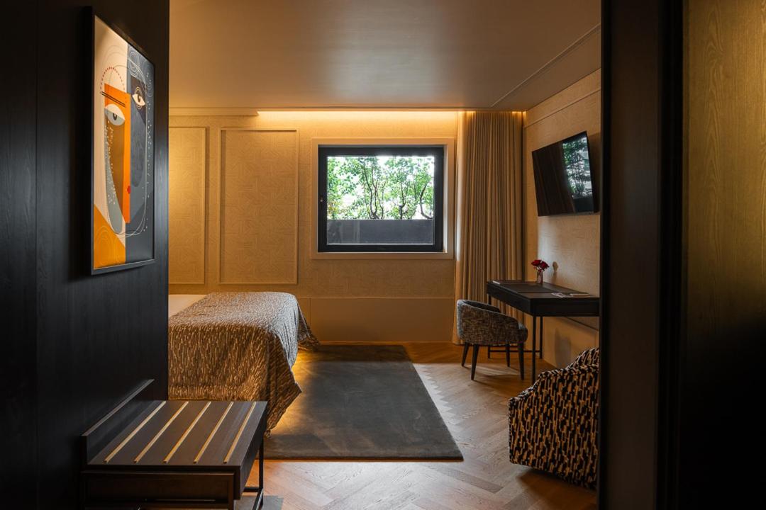 Deluxe King Room photo 1
