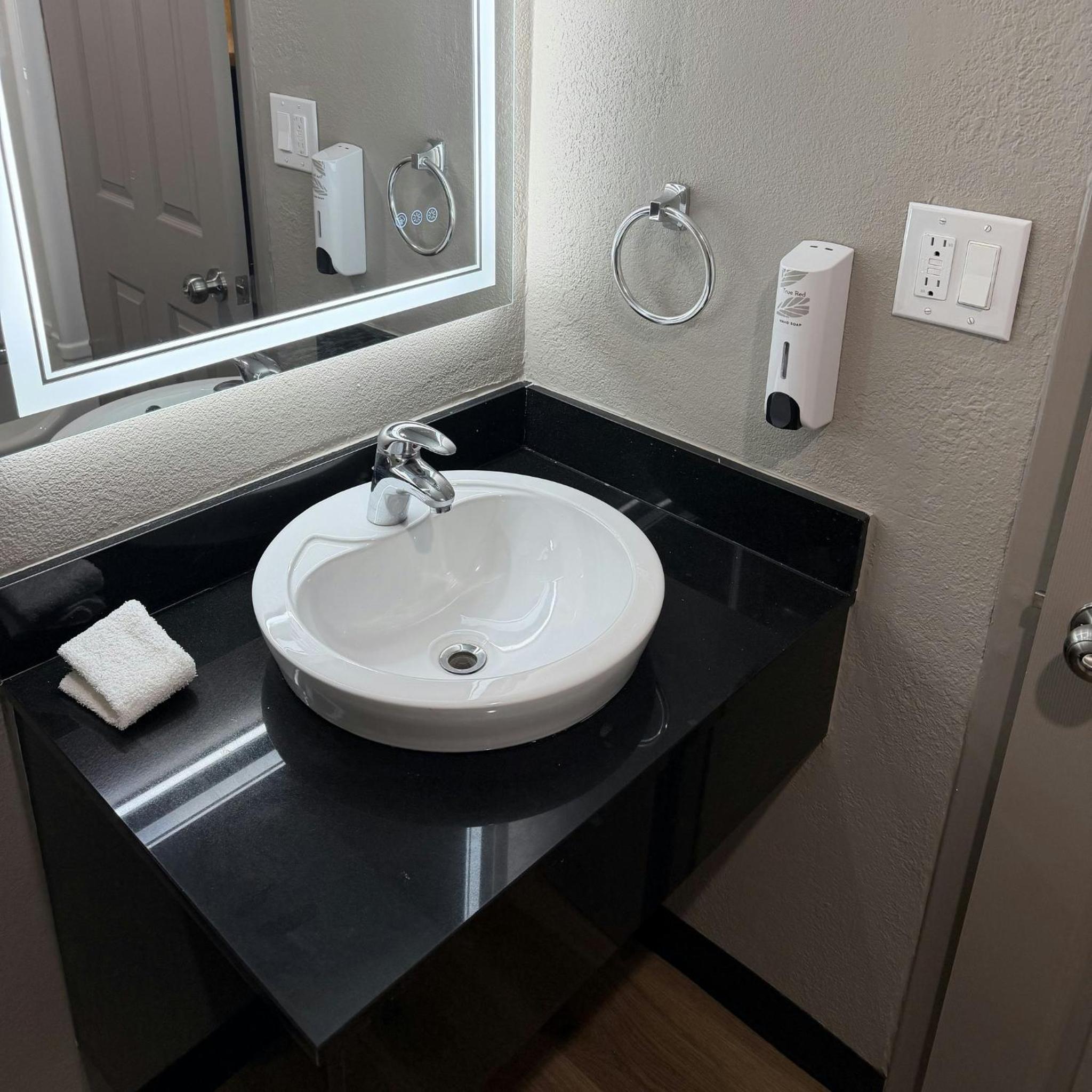 Suite with Two Double Beds Non-Smoking photo 2