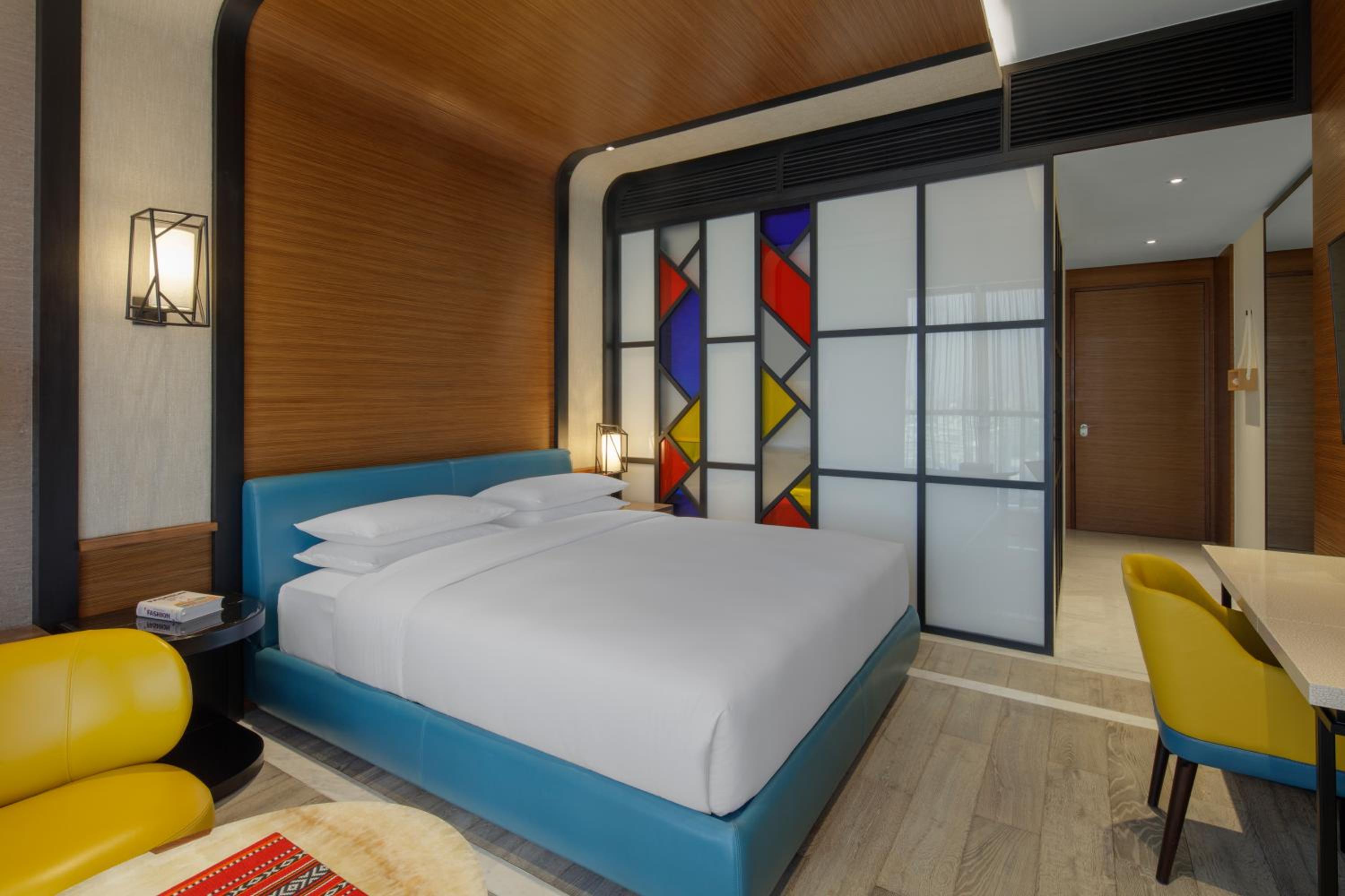 King Room - Free Breakfast and Dinner, 20% off Food and Beverage, Palm Jumeirah Mall Access photo 3