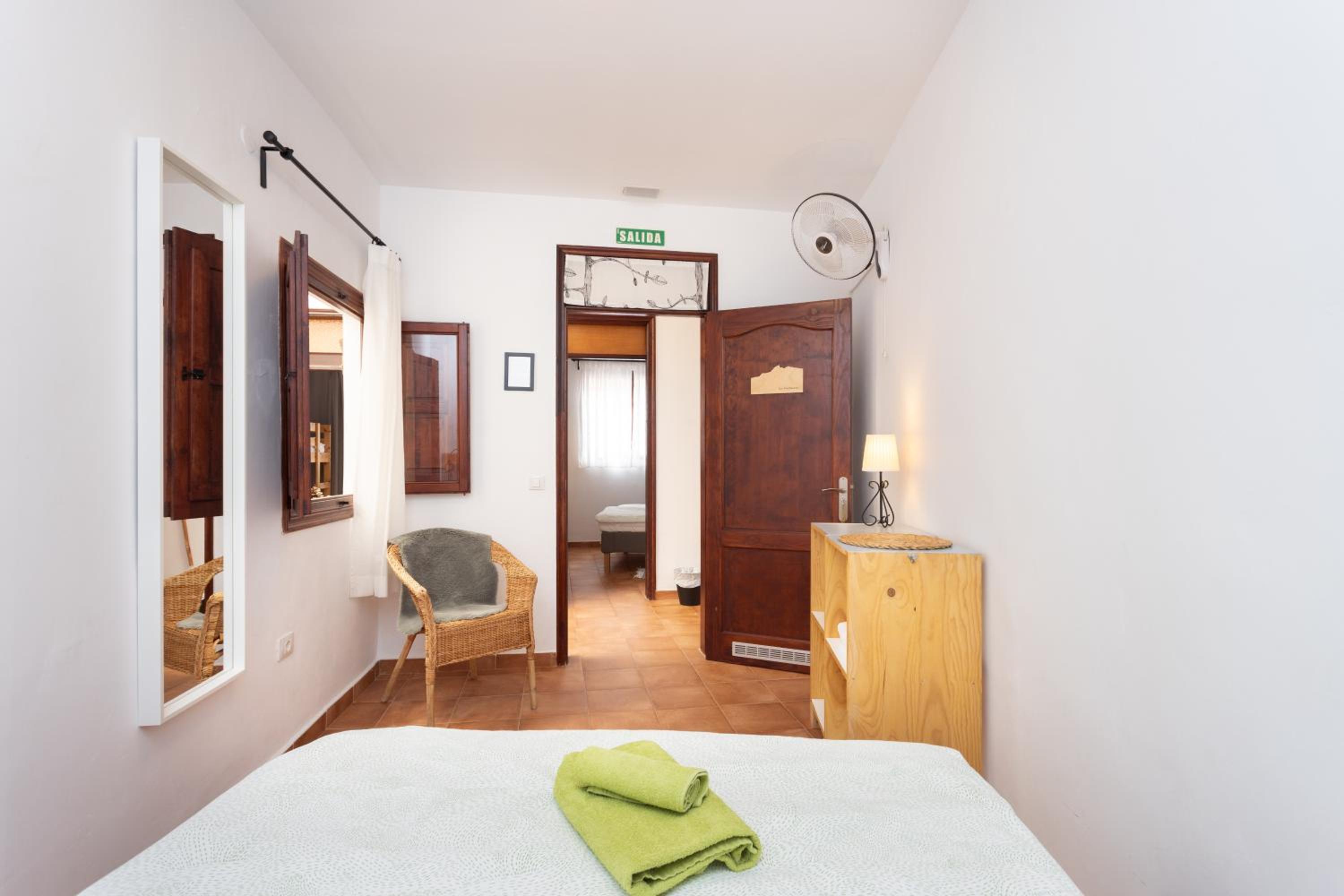 Standard Double Room with Shared Bathroom photo 3