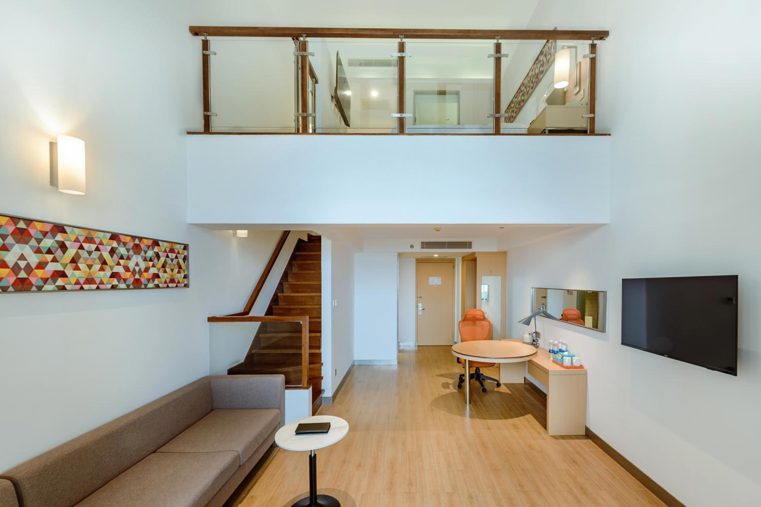 One-Bedroom Penthouse Suite with Sea View and Balcony photo 2