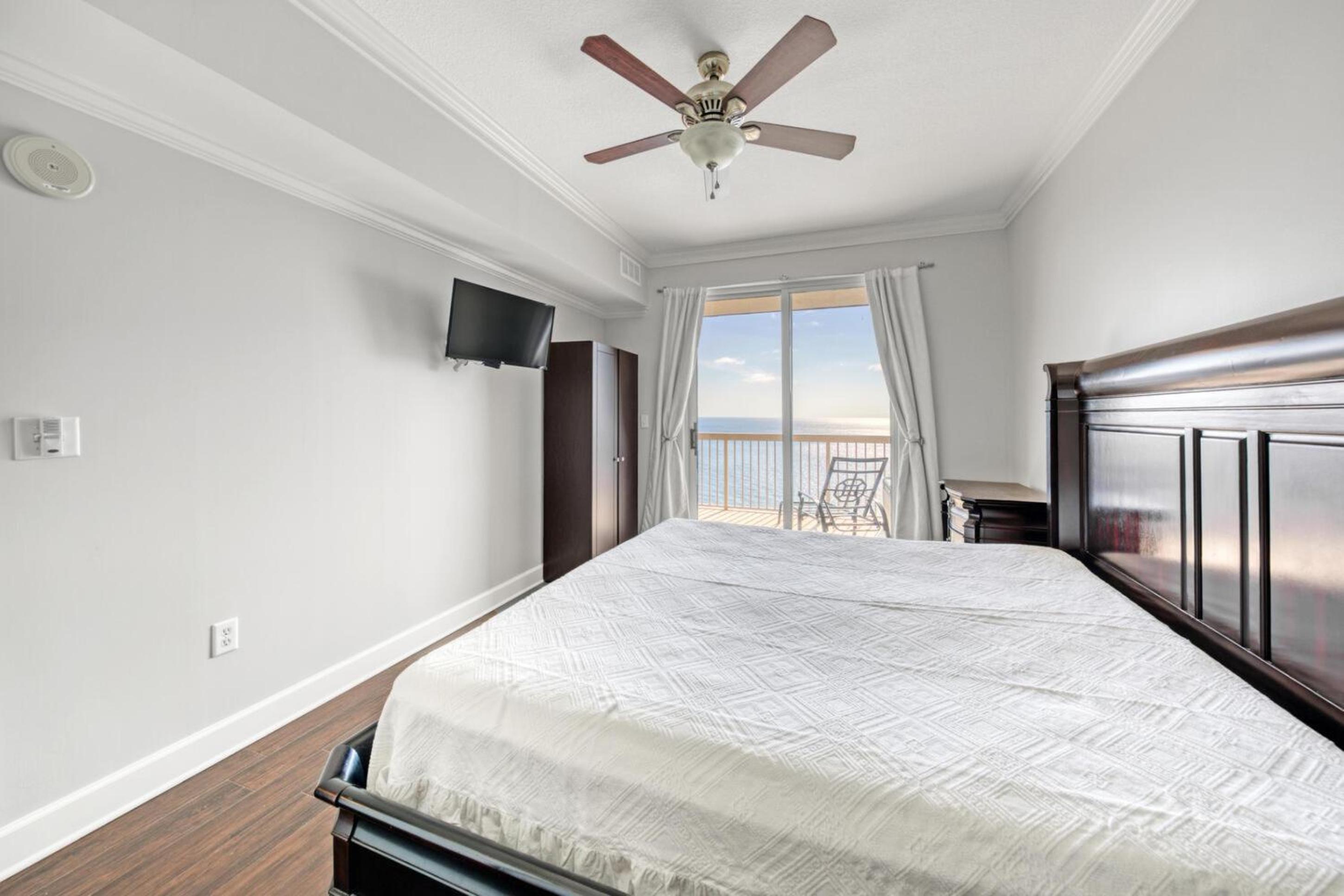 Three-Bedroom Apartment - Oceanfront photo 3