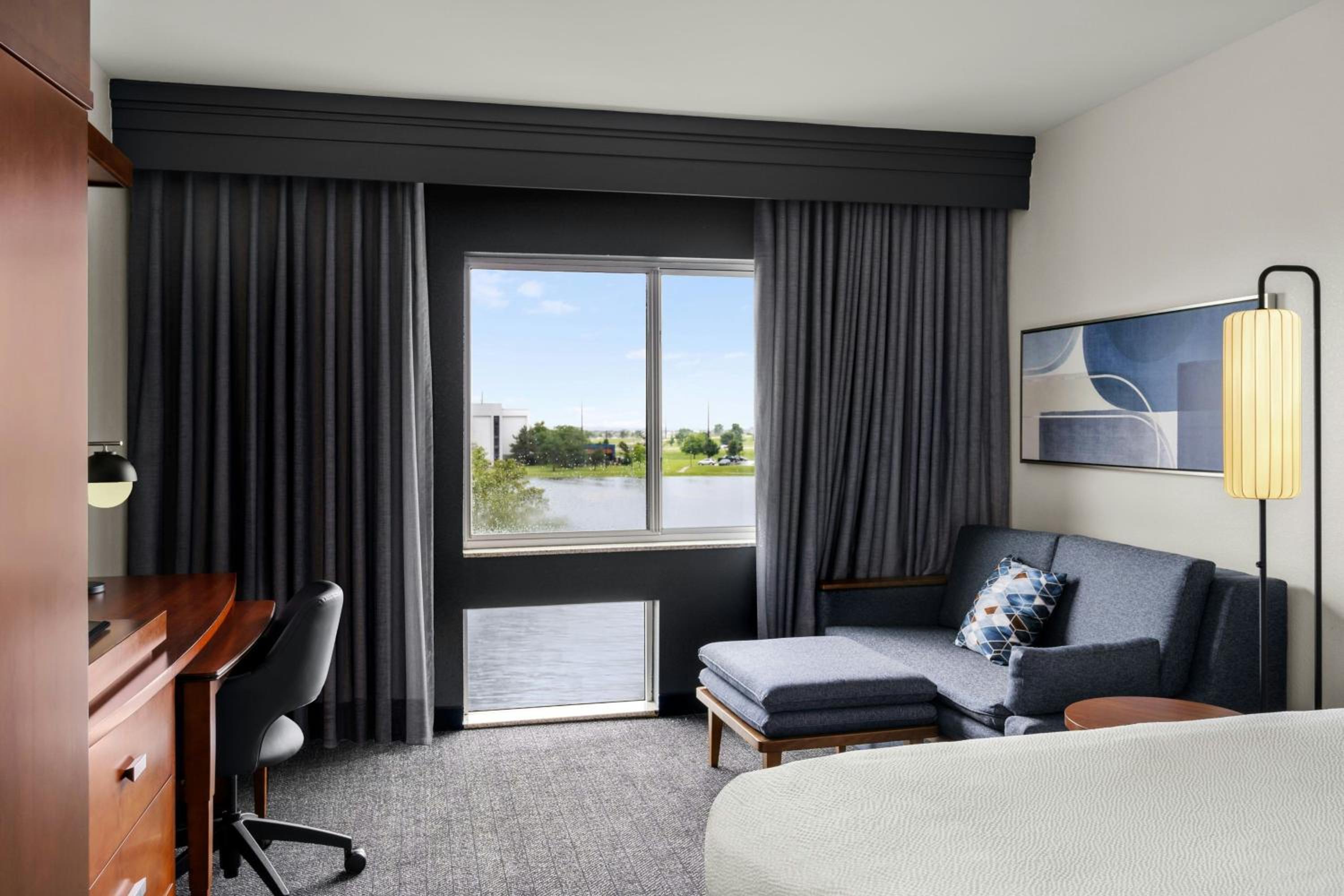 King Room with Sofa Bed photo 3