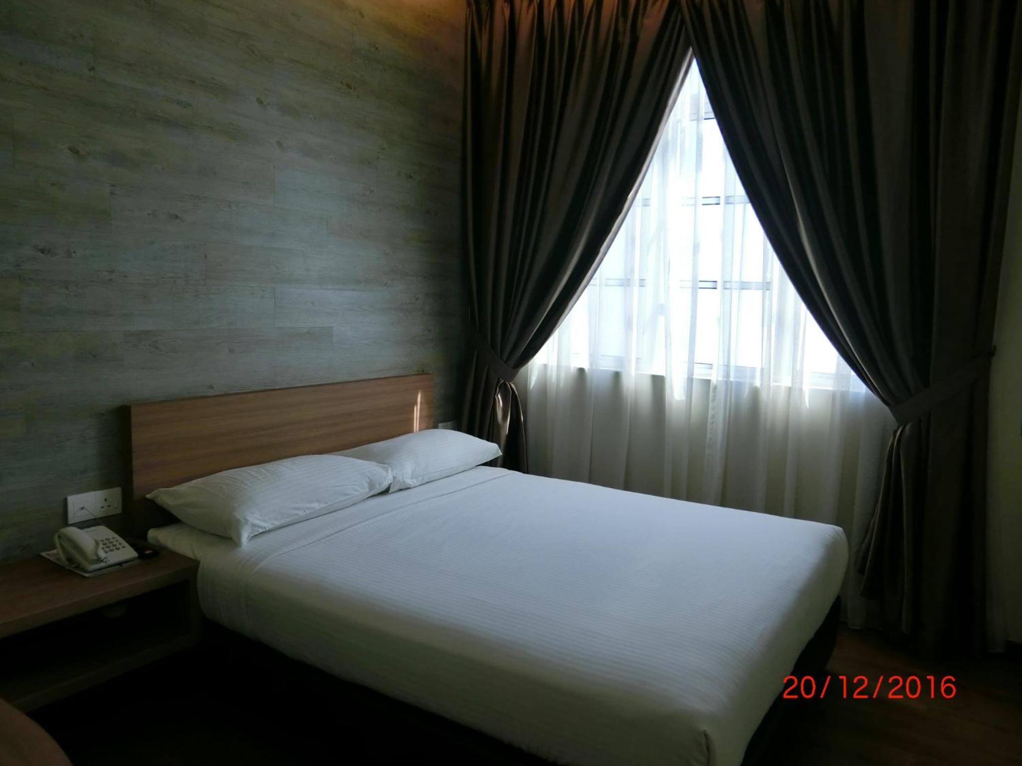 Standard Queen Room photo 2
