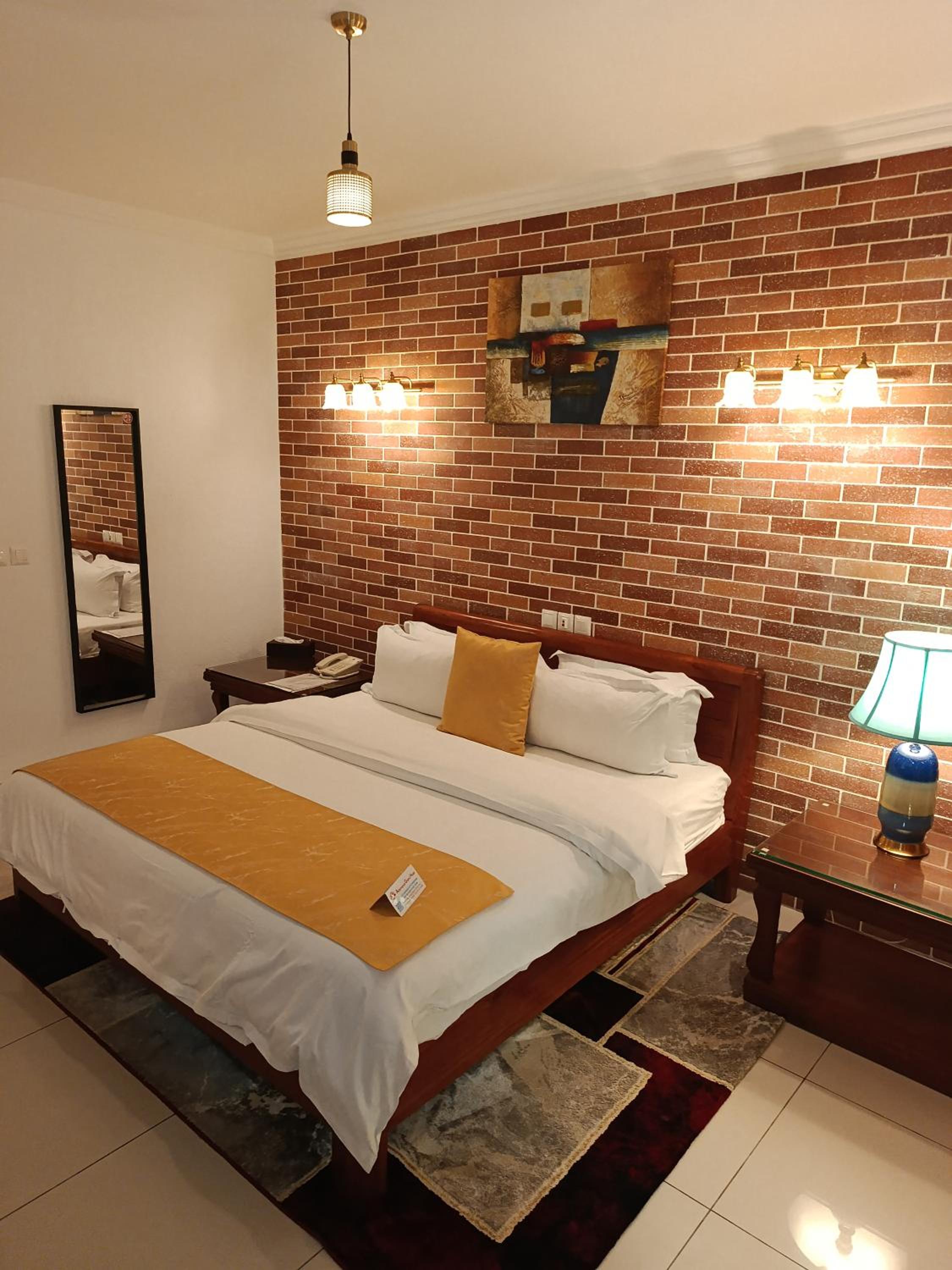 Deluxe Suite