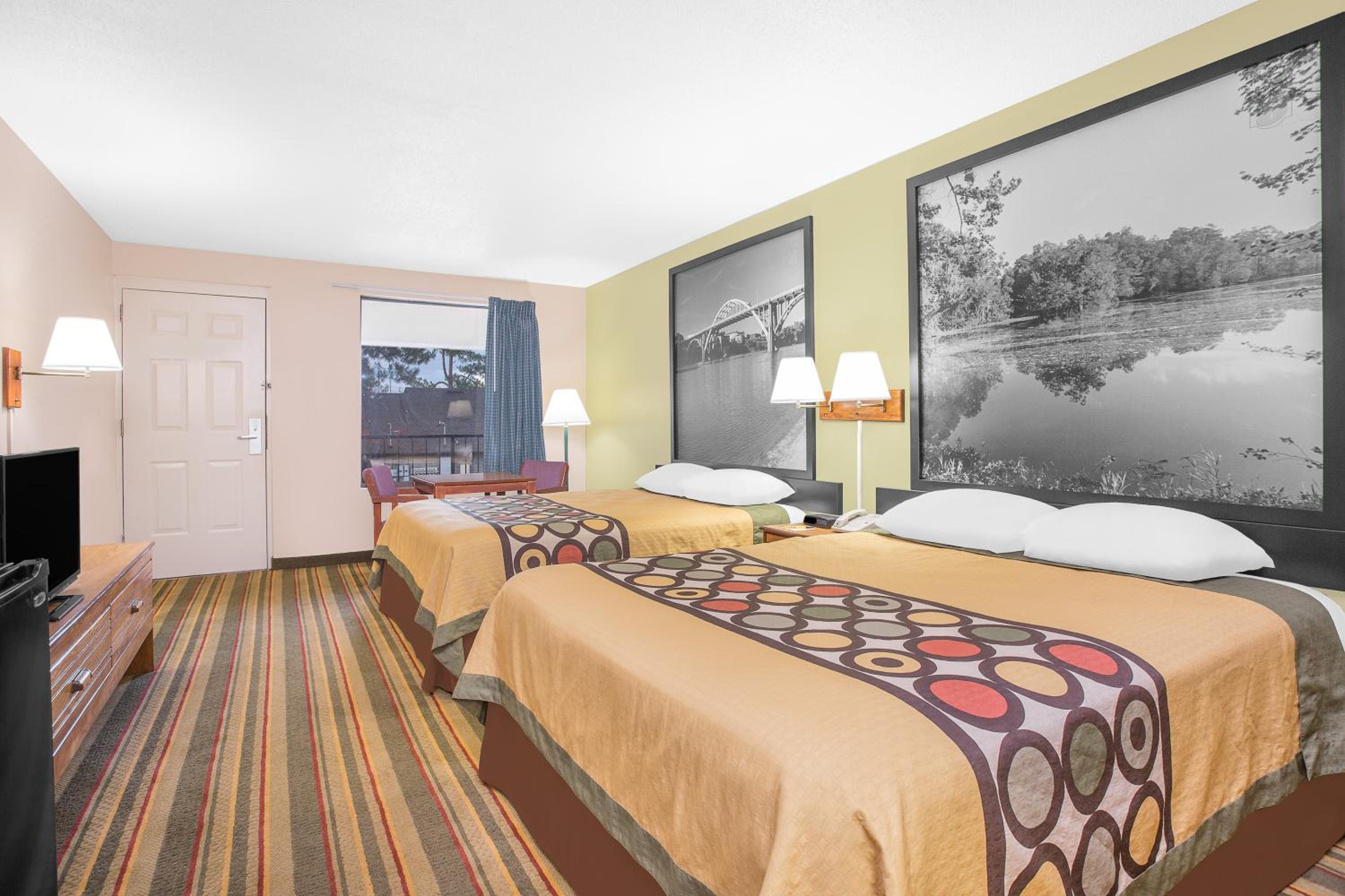 Queen Room with Two Queen Beds - Smoking photo 1