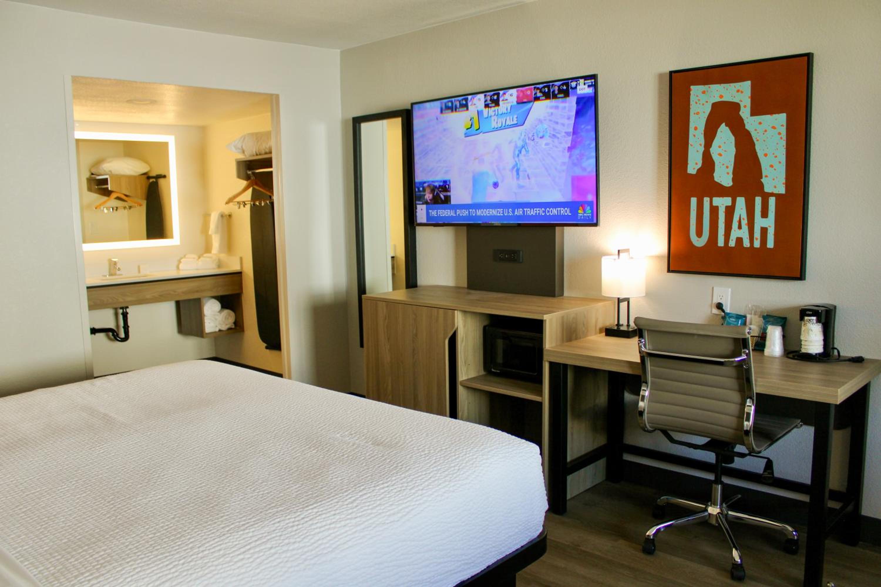 King Room - Non Smoking - Photo 3
