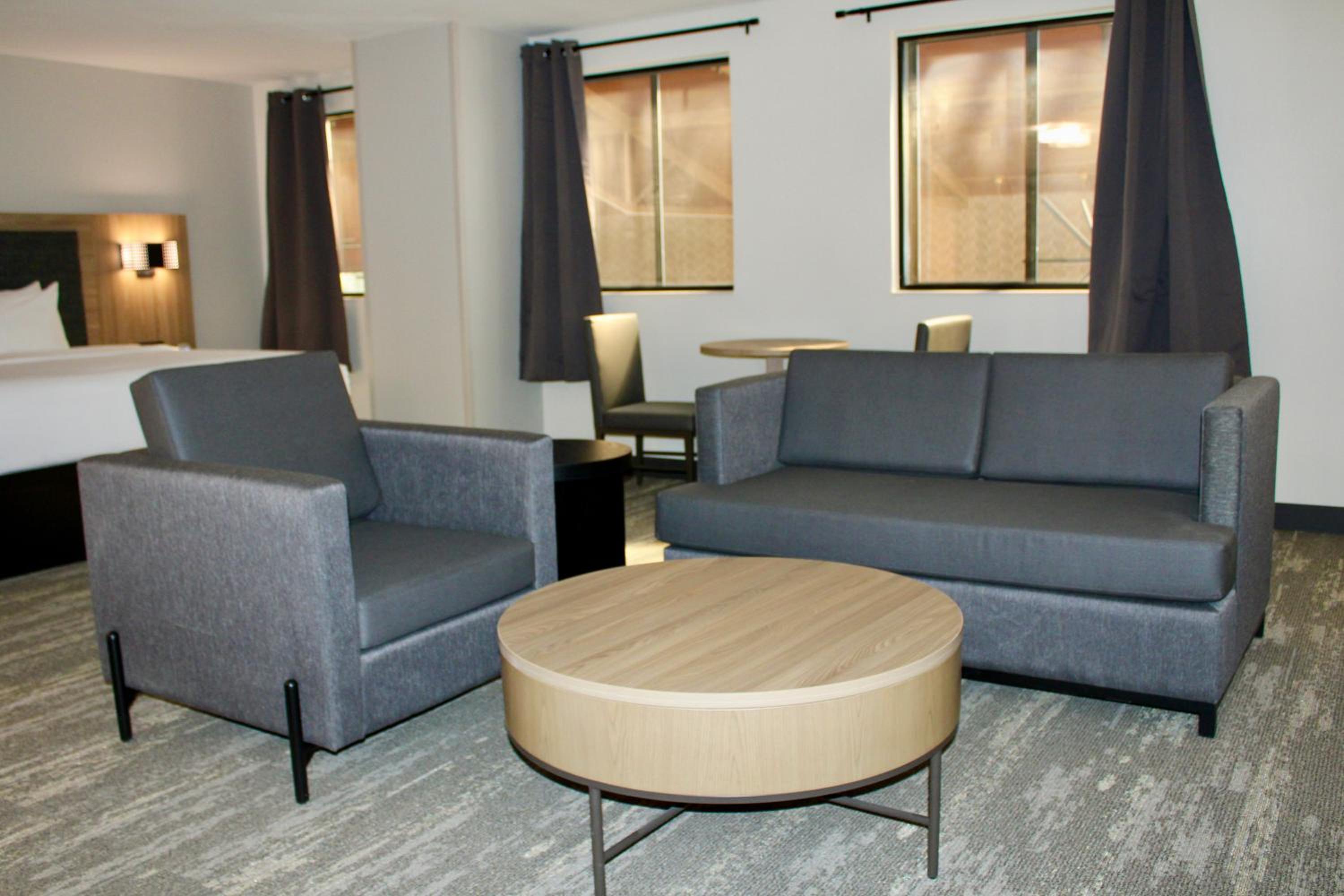 Family Suite - Non Smoking - Photo 1