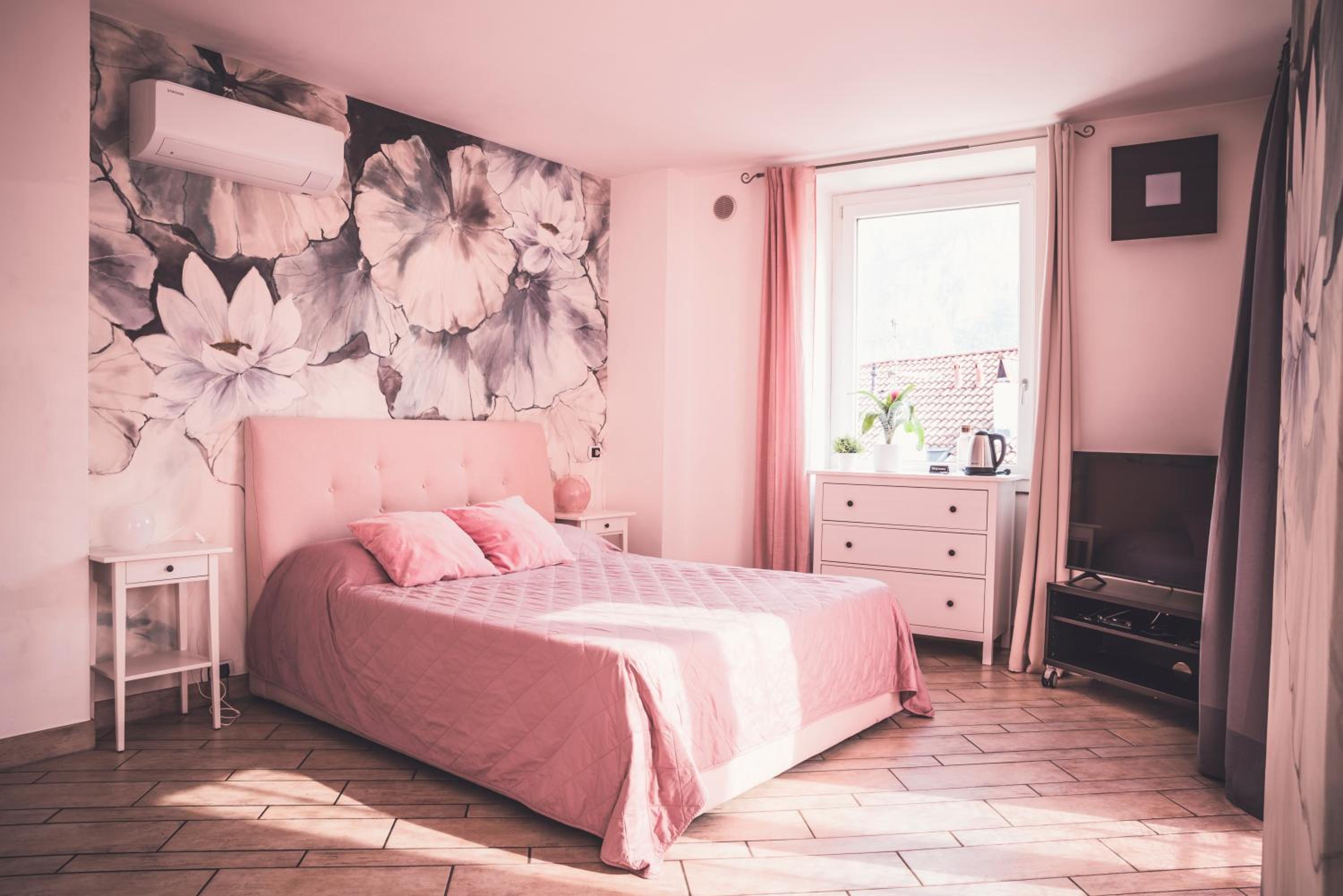 Two-Bedroom Deluxe Apartment with Balcony