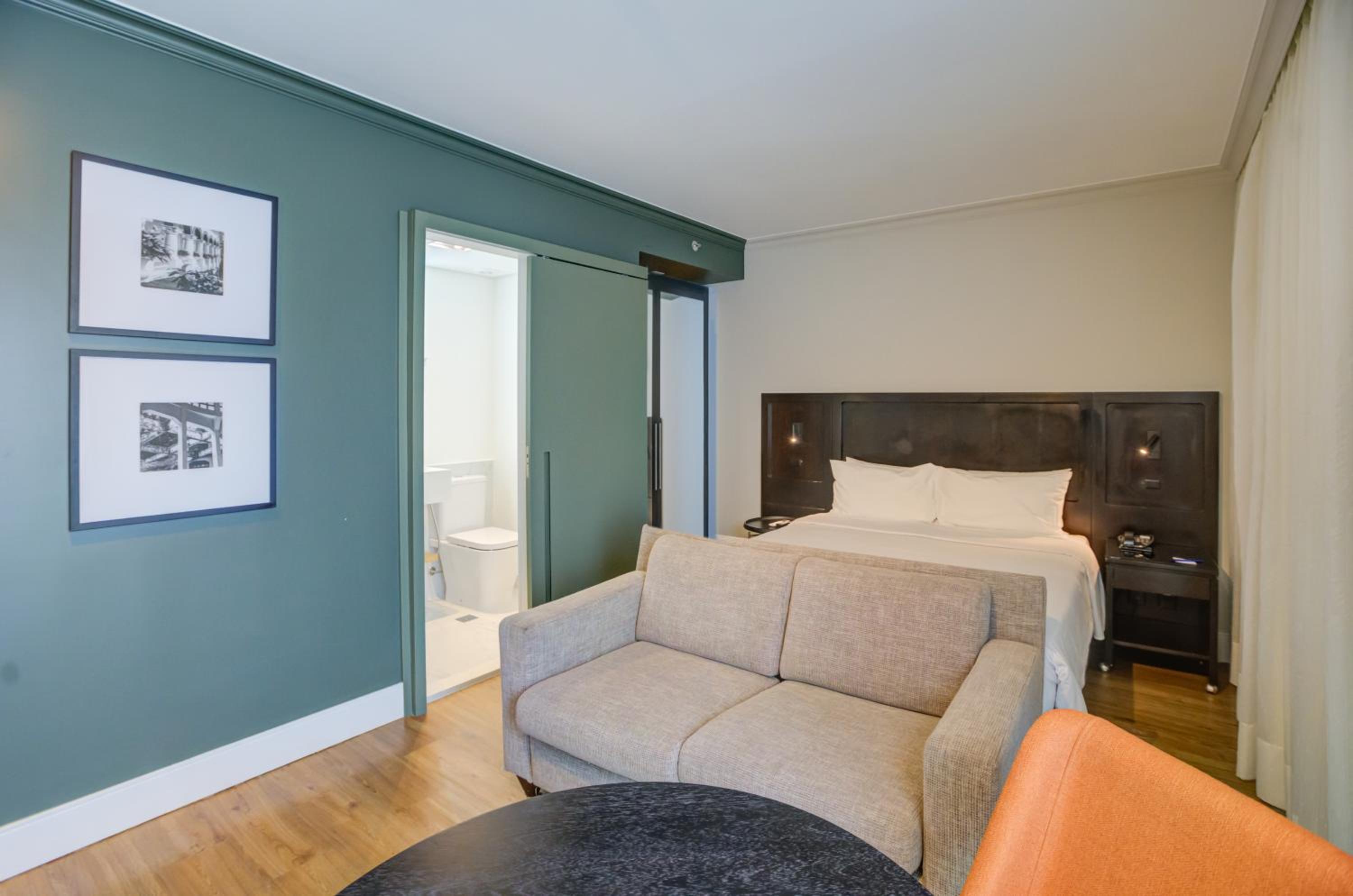 Deluxe Queen Room - Photo 1