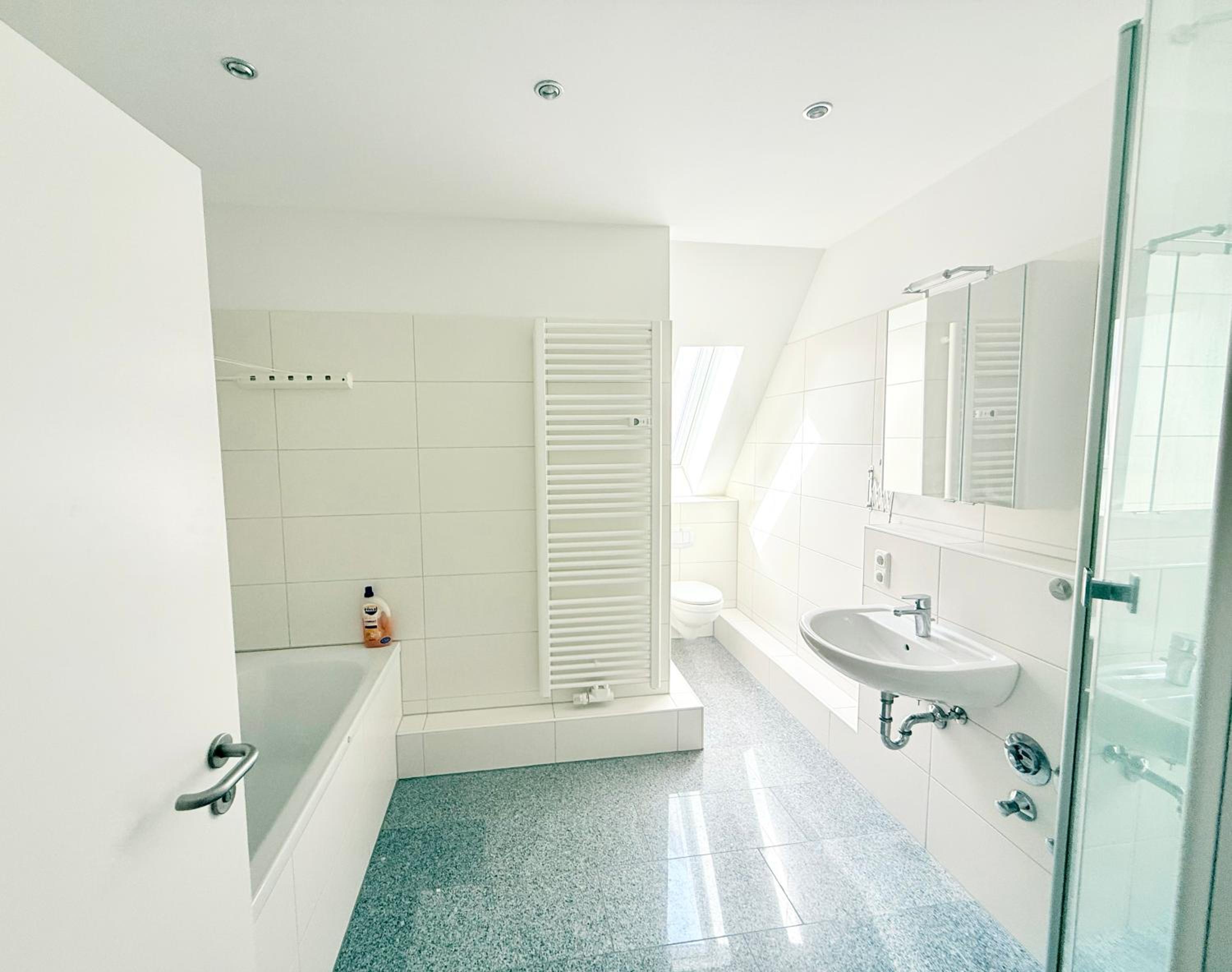 Four-Bedroom Apartment with Balcony  photo 1