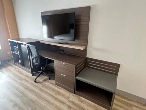 Queen Room with Two Queen Beds and Mobility/Hearing Access - Non-Smoking photo 3