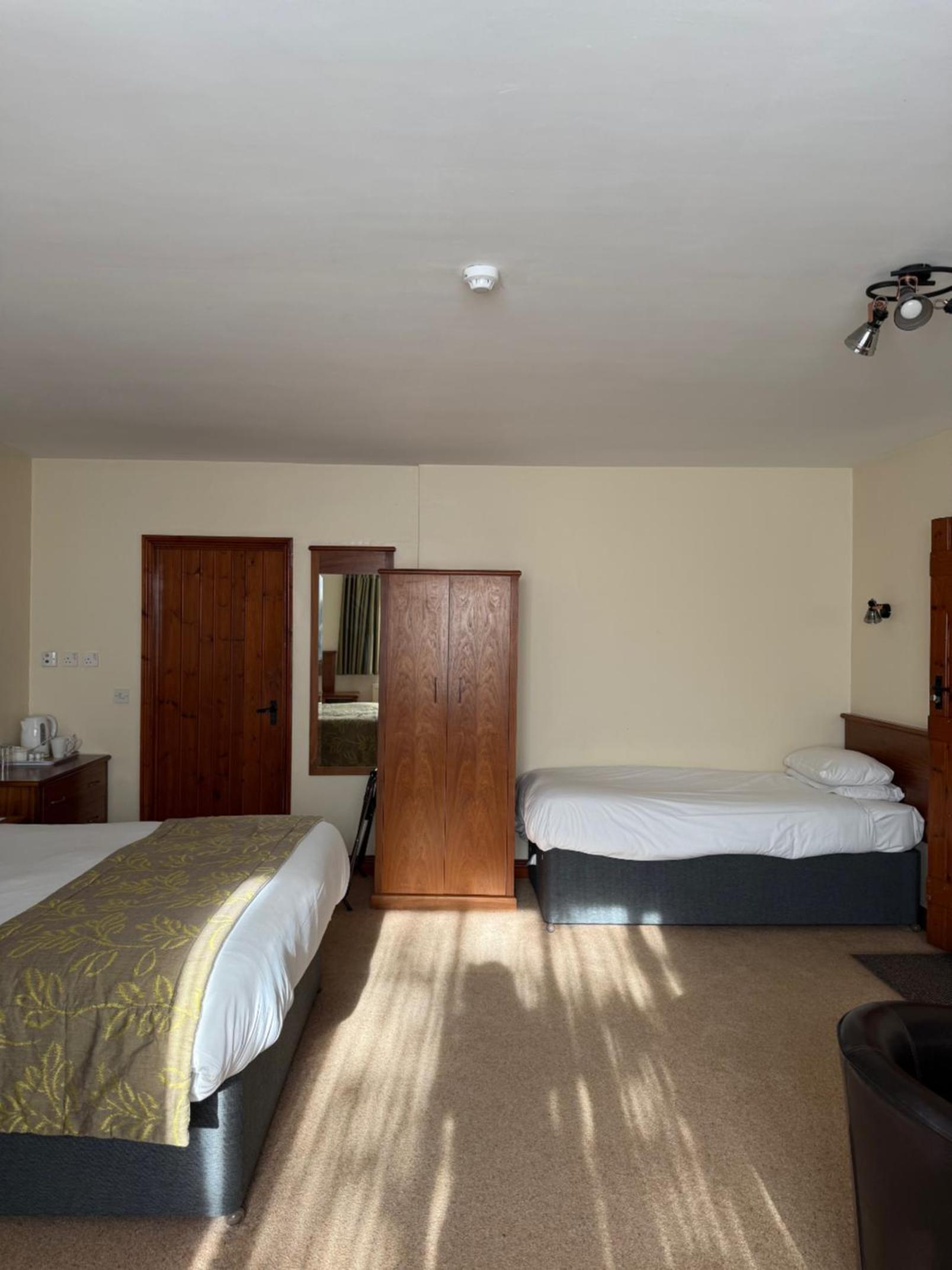 Double Room with Extra Bed photo 3