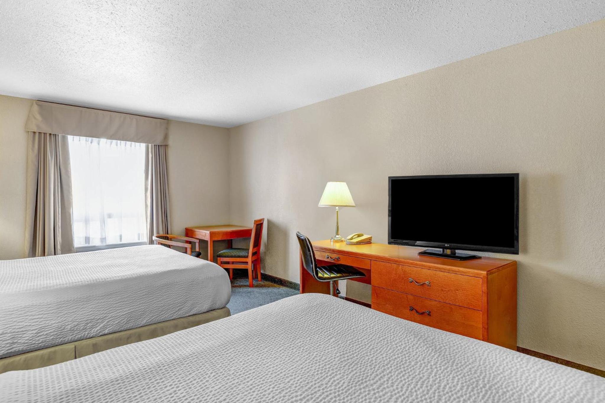 Standard Room with Two Queen Beds - Photo 1