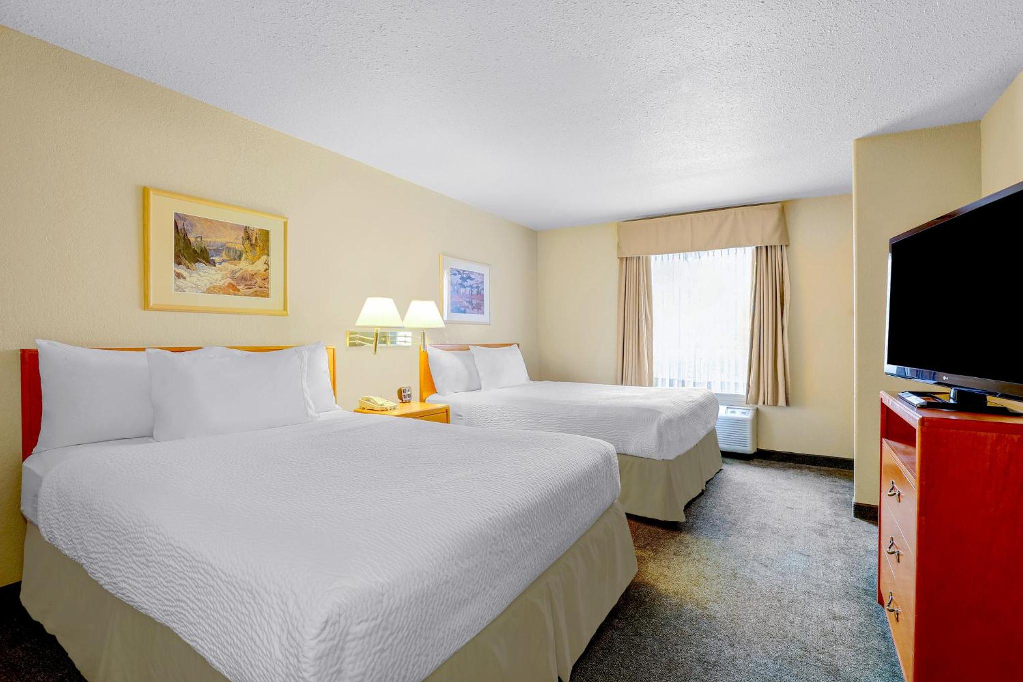 One-Bedroom Queen Suite - Photo 1