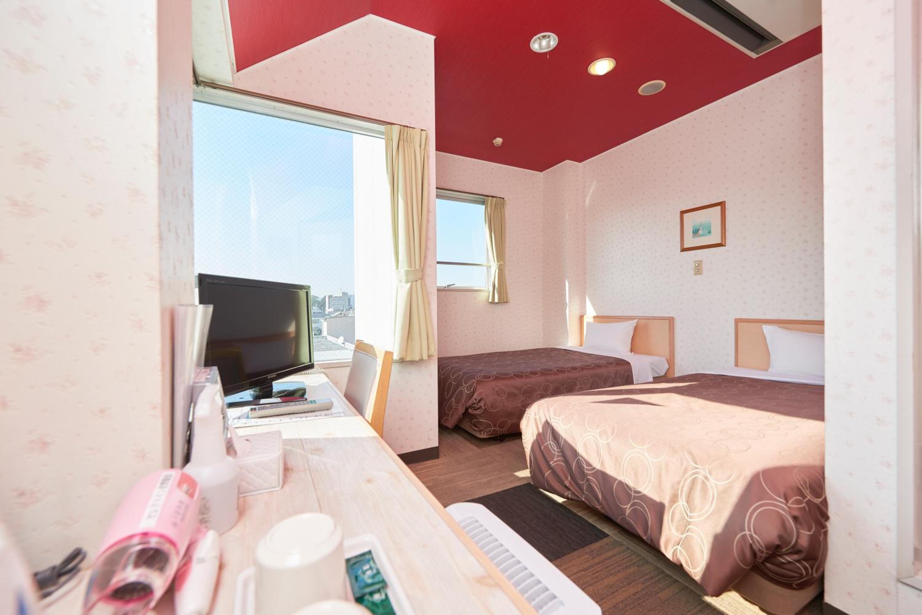 Twin Room - Non-Smoking photo 1