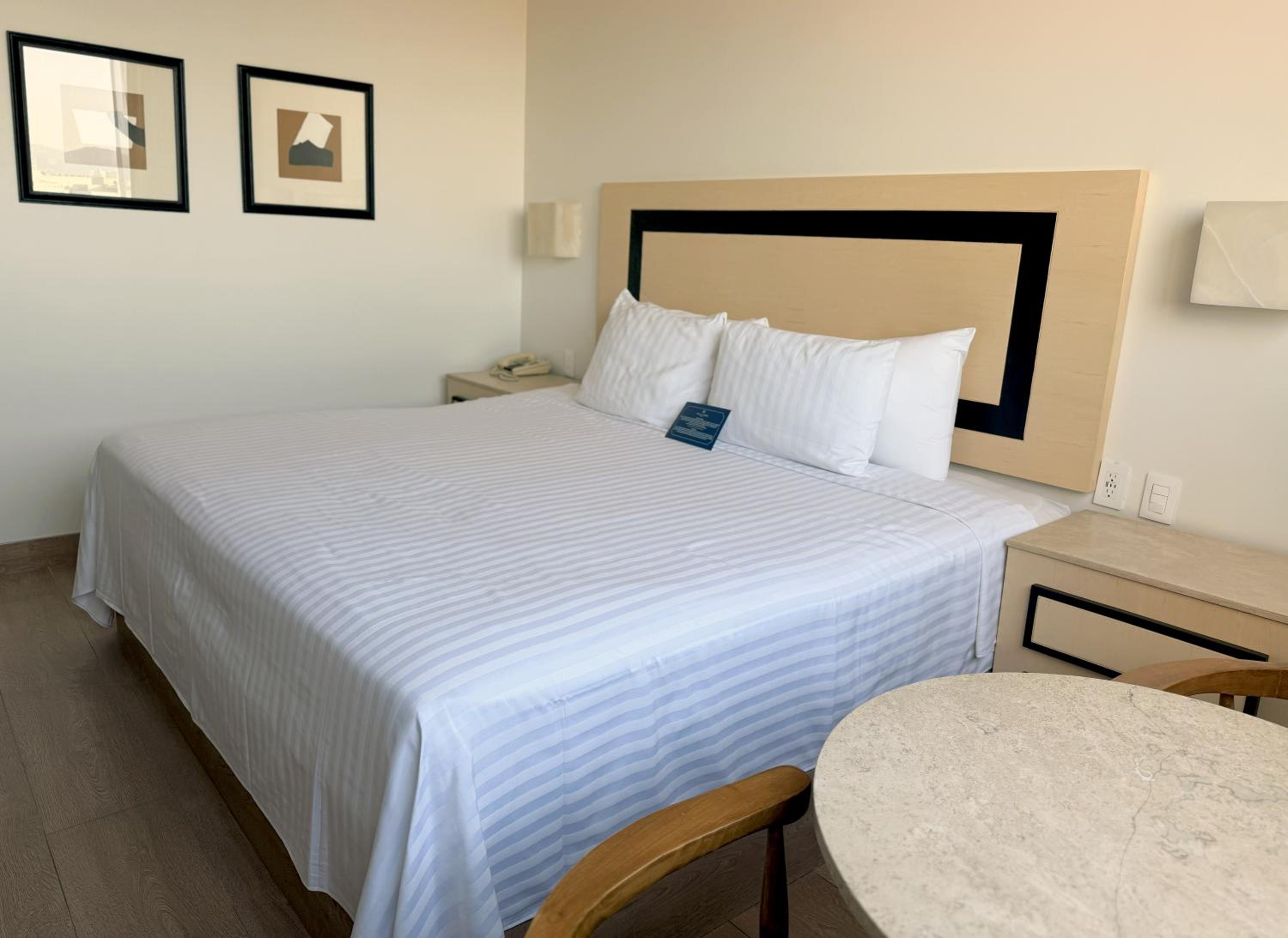 Deluxe King Room photo 1