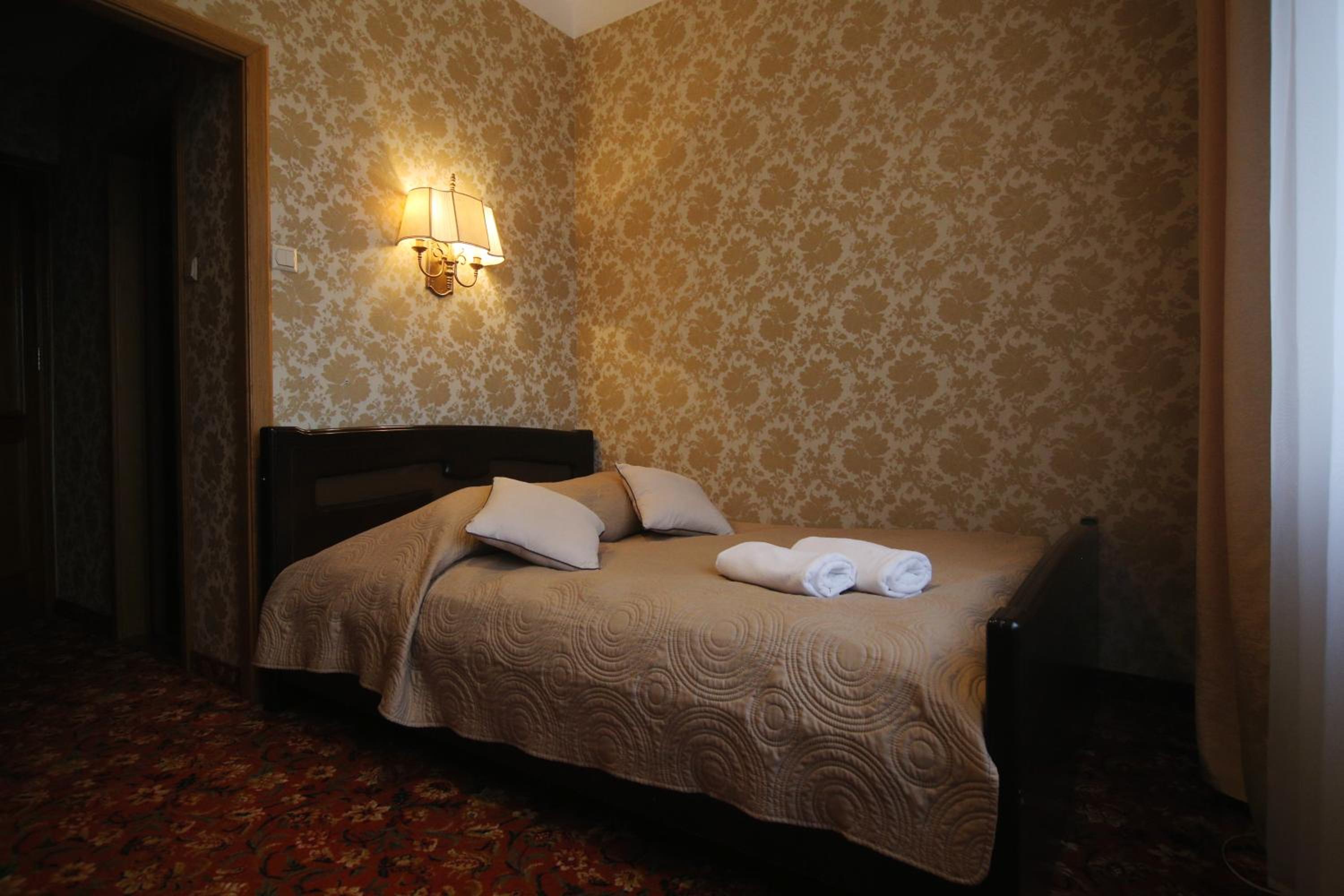Double Room - Photo 6