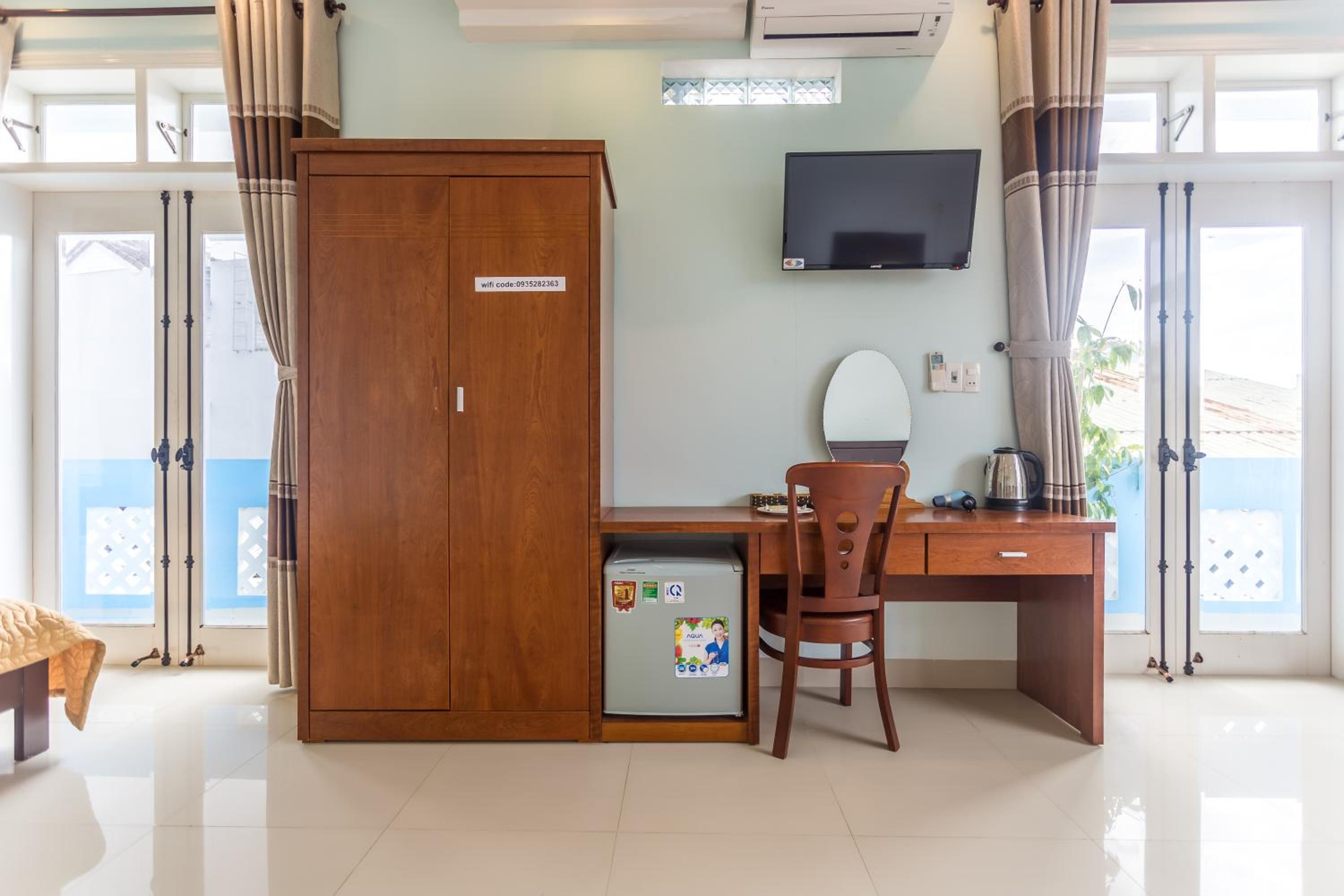 Family Room with Balcony photo 1