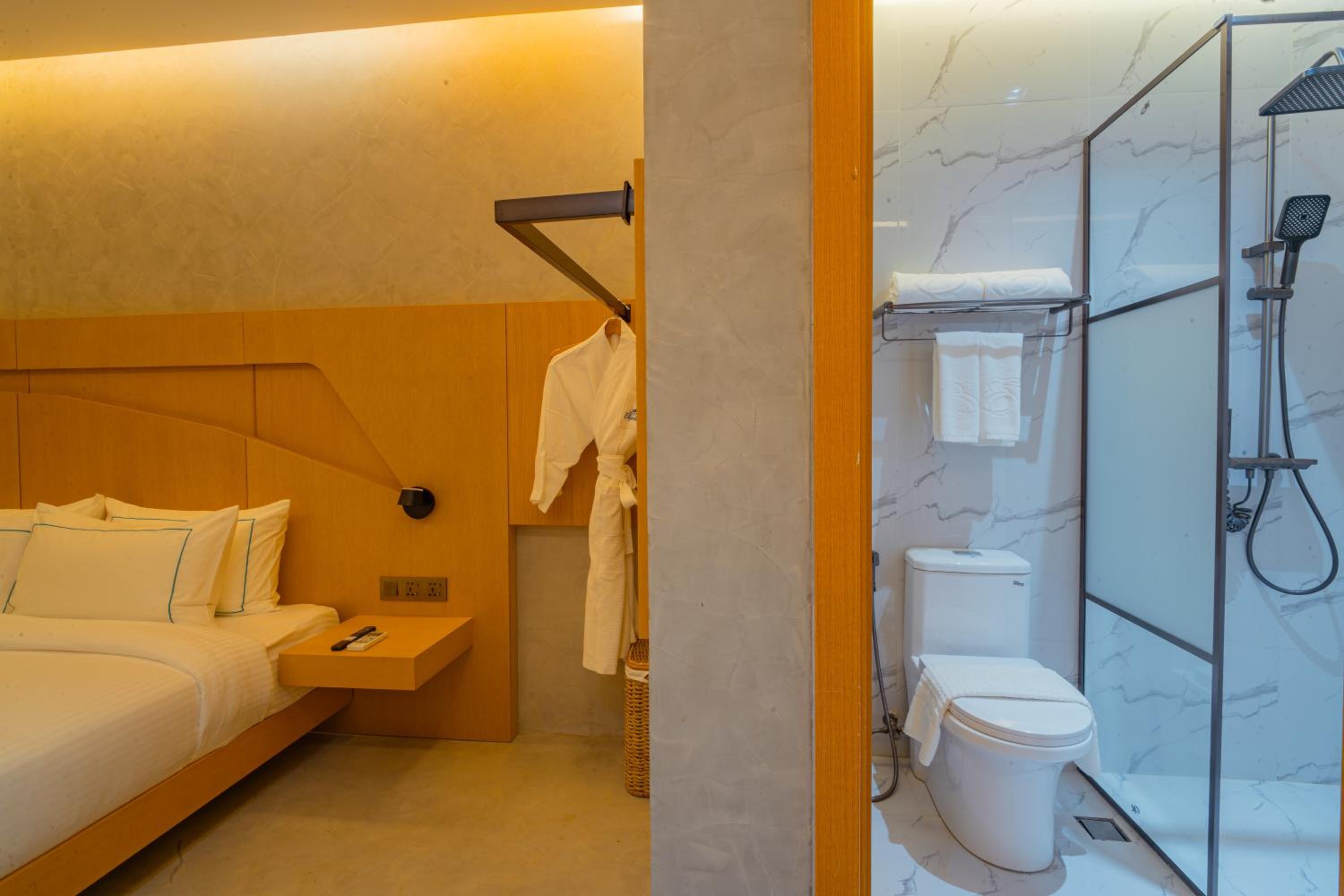 Suite with Pool View photo 3