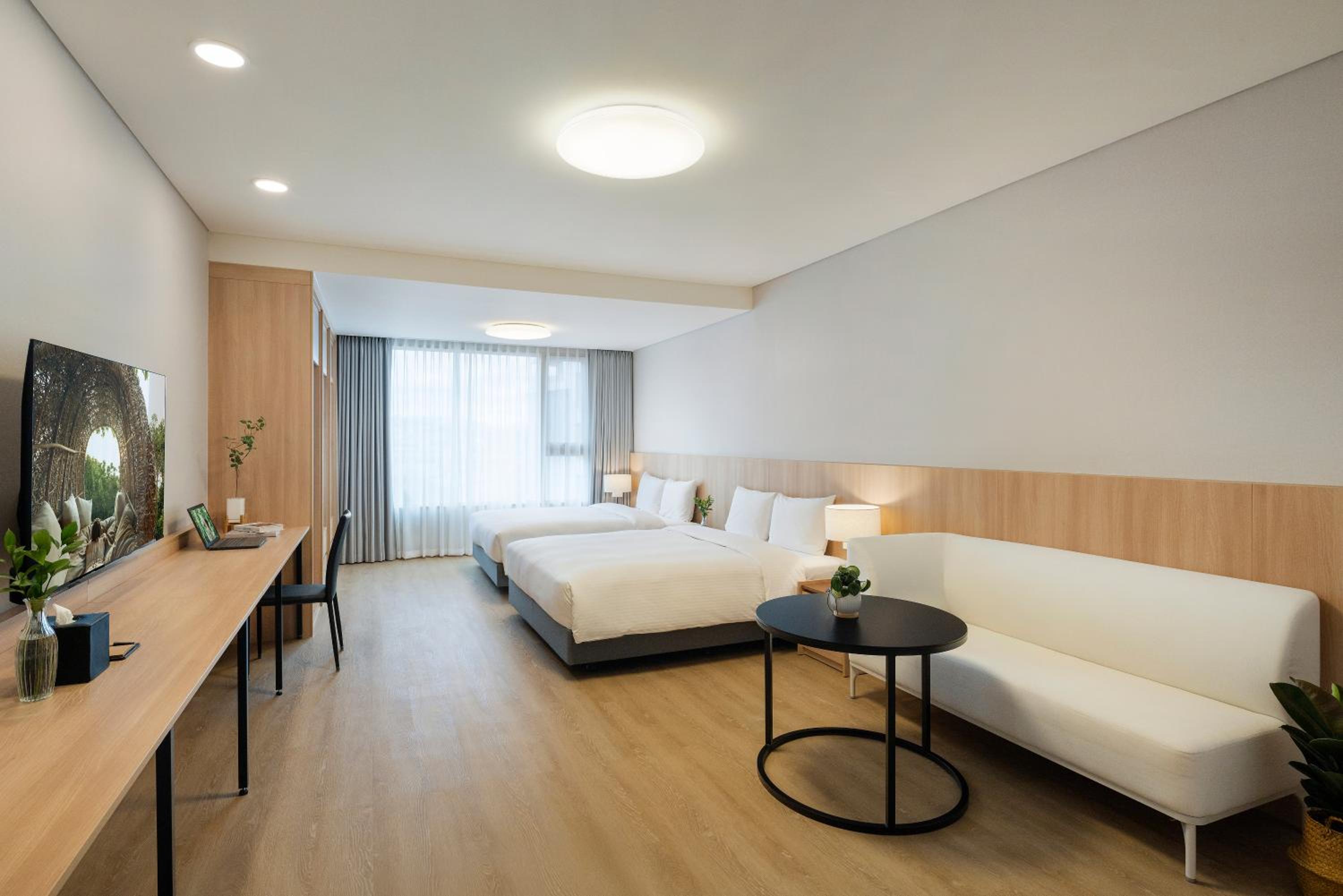 Executive Queen Room with Two Queen Beds photo 2
