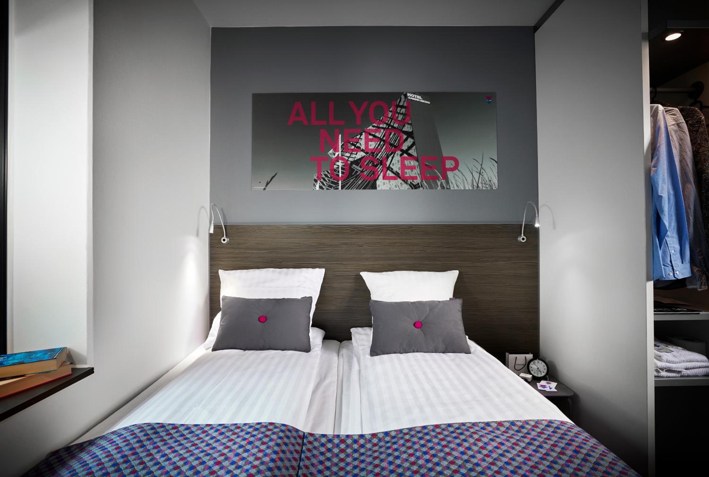 Commodore Room