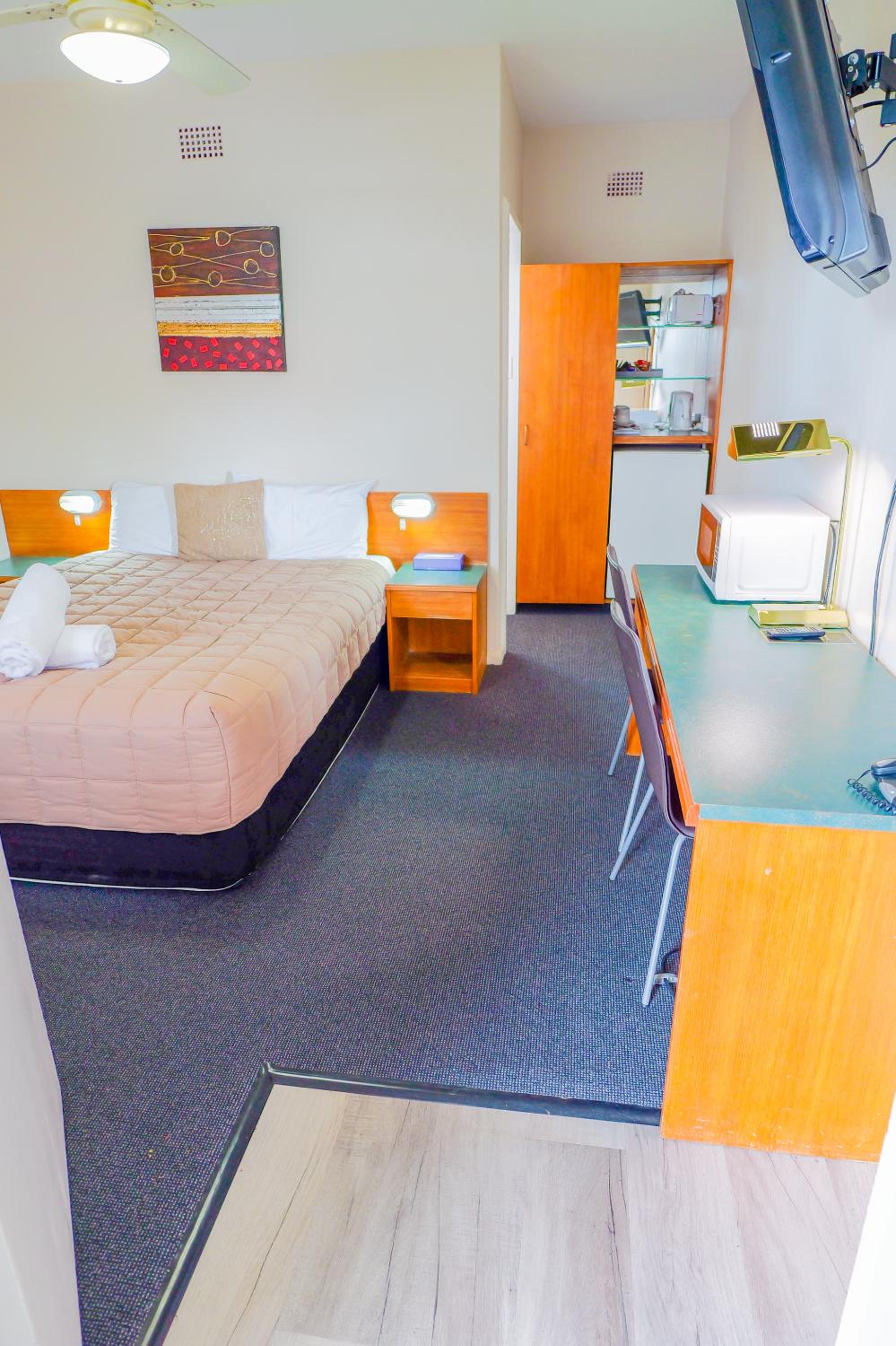 Queen Room photo 3