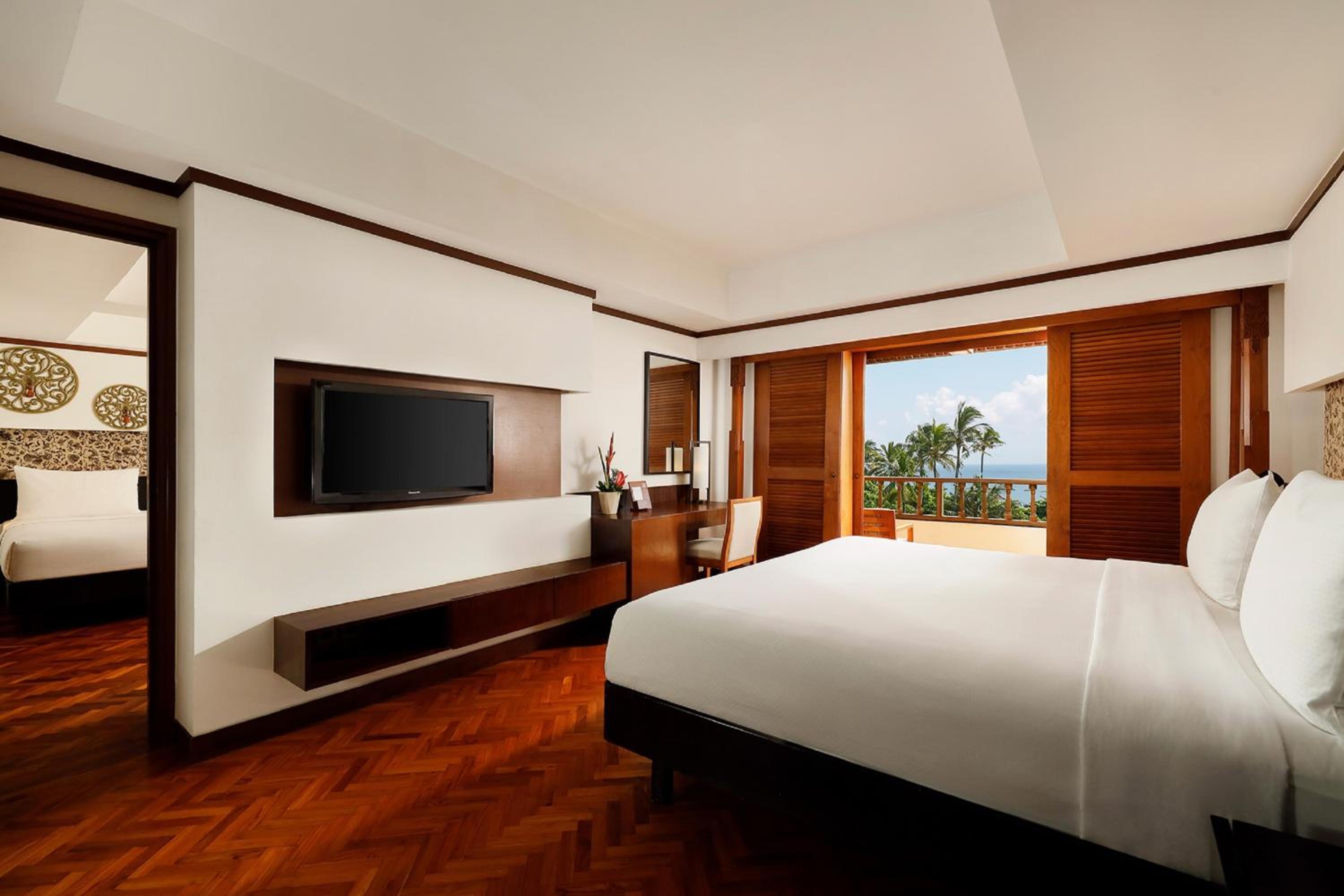 Family Room with One King Bed and Two Single Beds