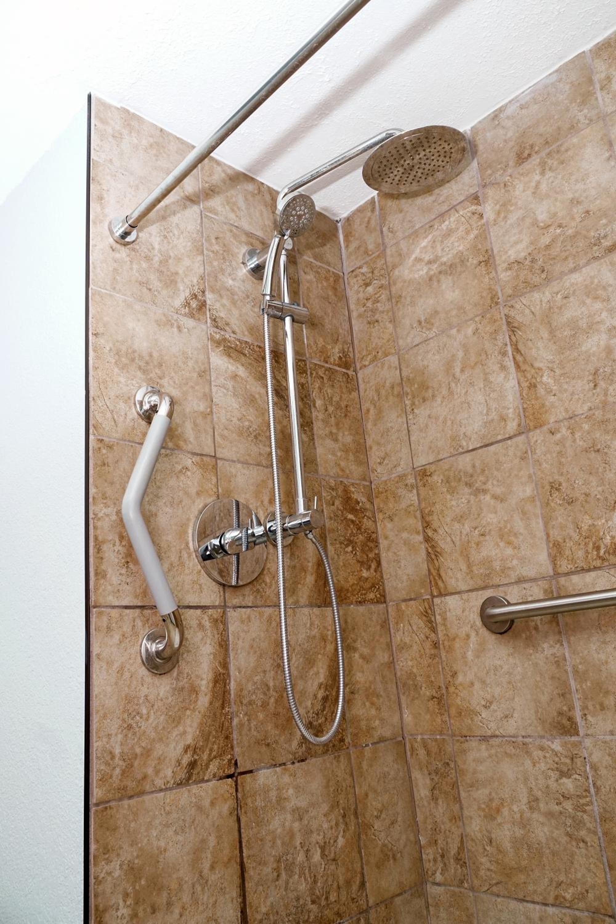 Single Room - Disability Access photo 3